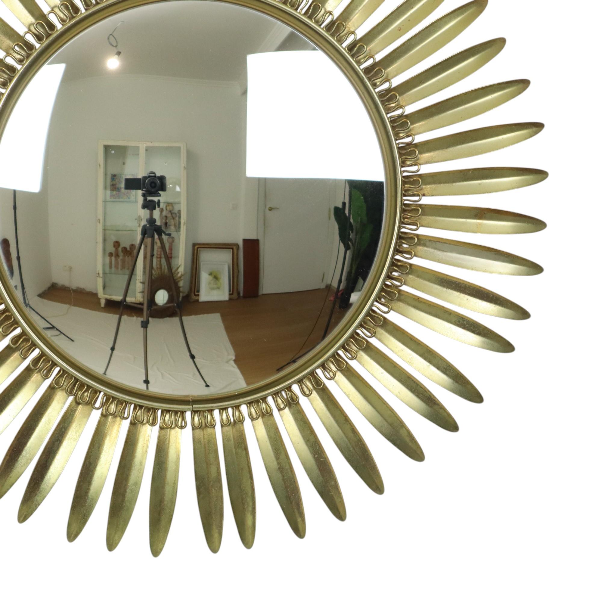Belga Specchio da sole in metallo ramato di metà secolo Deknudt convesso 54 cm in vendita