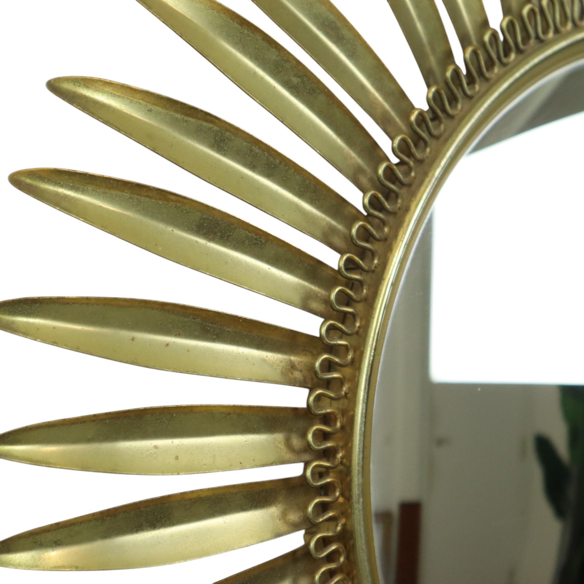 Specchio da sole in metallo ramato di metà secolo Deknudt convesso 54 cm in vendita 1