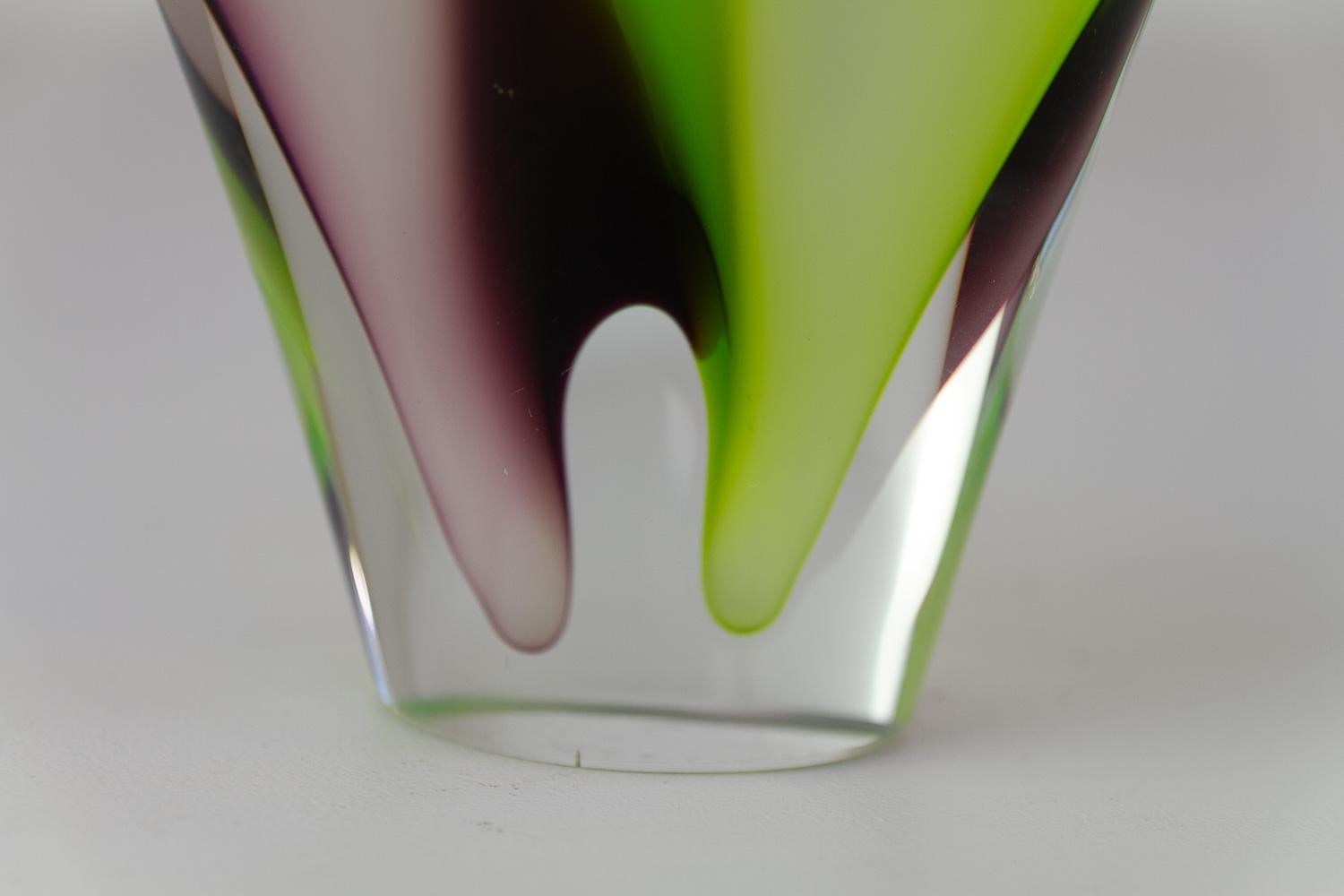 Mid-Century Coquille Glass Vase by Paul Kedelv for Flygsfors Sweden, 1950s. For Sale 5
