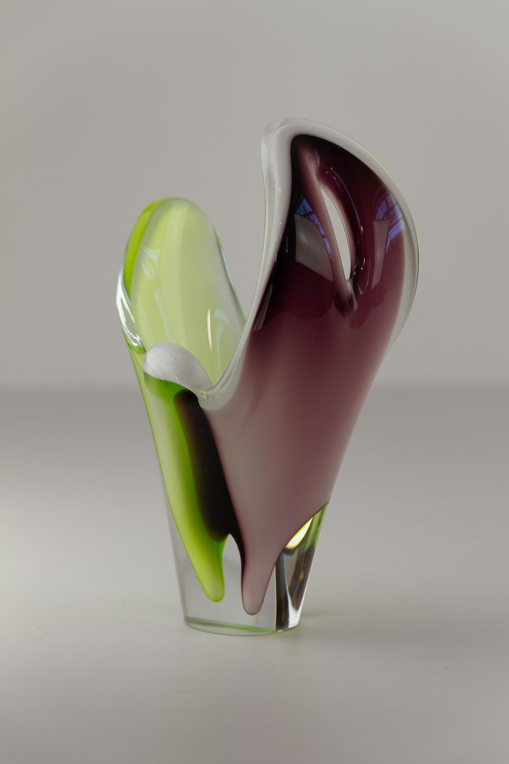 Mid-Century Coquille Glass Vase by Paul Kedelv for Flygsfors Sweden, 1950s. For Sale 9