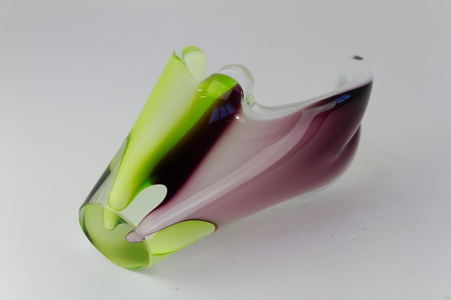 Mid-Century Coquille Glass Vase by Paul Kedelv for Flygsfors Sweden, 1950s. For Sale 1