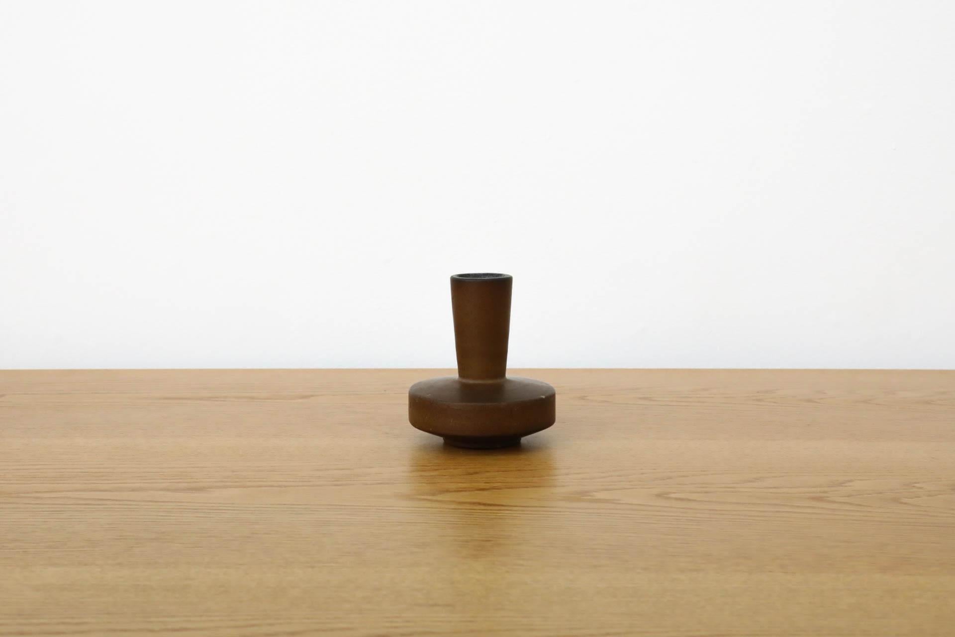 Mid-Century Modern Vase architectural Cor Unum en céramique du milieu du siècle dernier avec glaçure aux tons terreux en vente