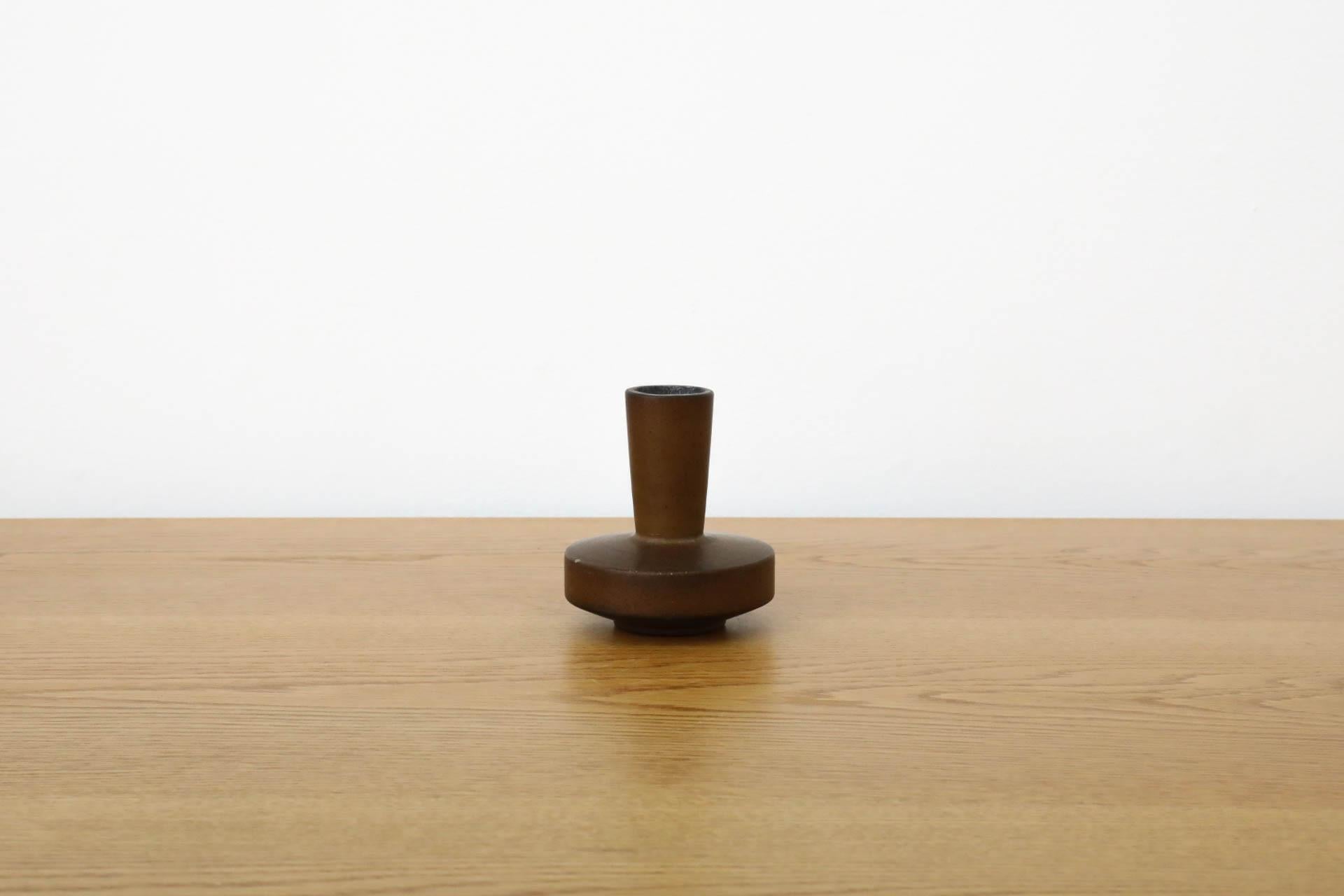 Néerlandais Vase architectural Cor Unum en céramique du milieu du siècle dernier avec glaçure aux tons terreux en vente