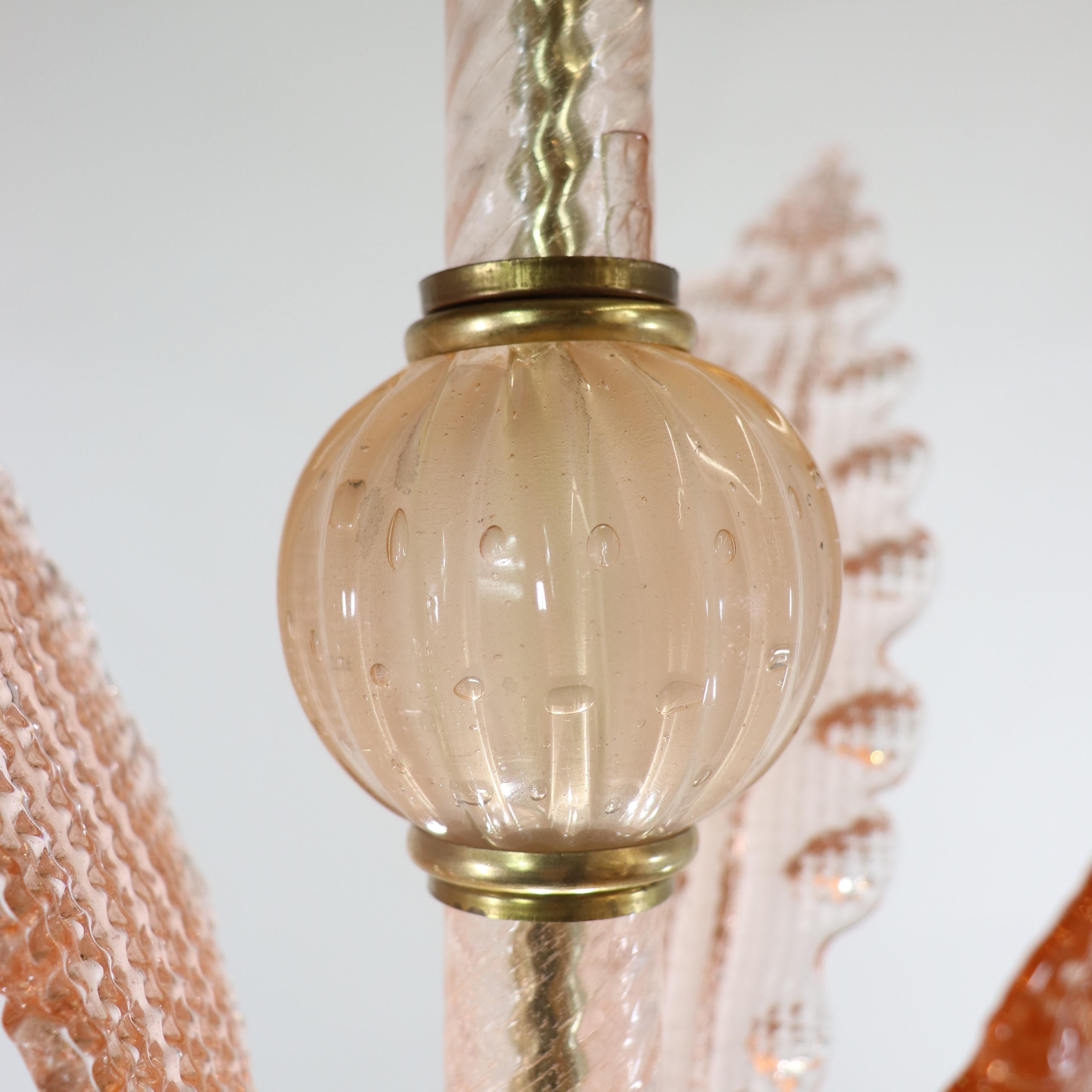 Murano di metà secolo con struttura a fronde rosa corallo attribuito a Barovier in vendita 3