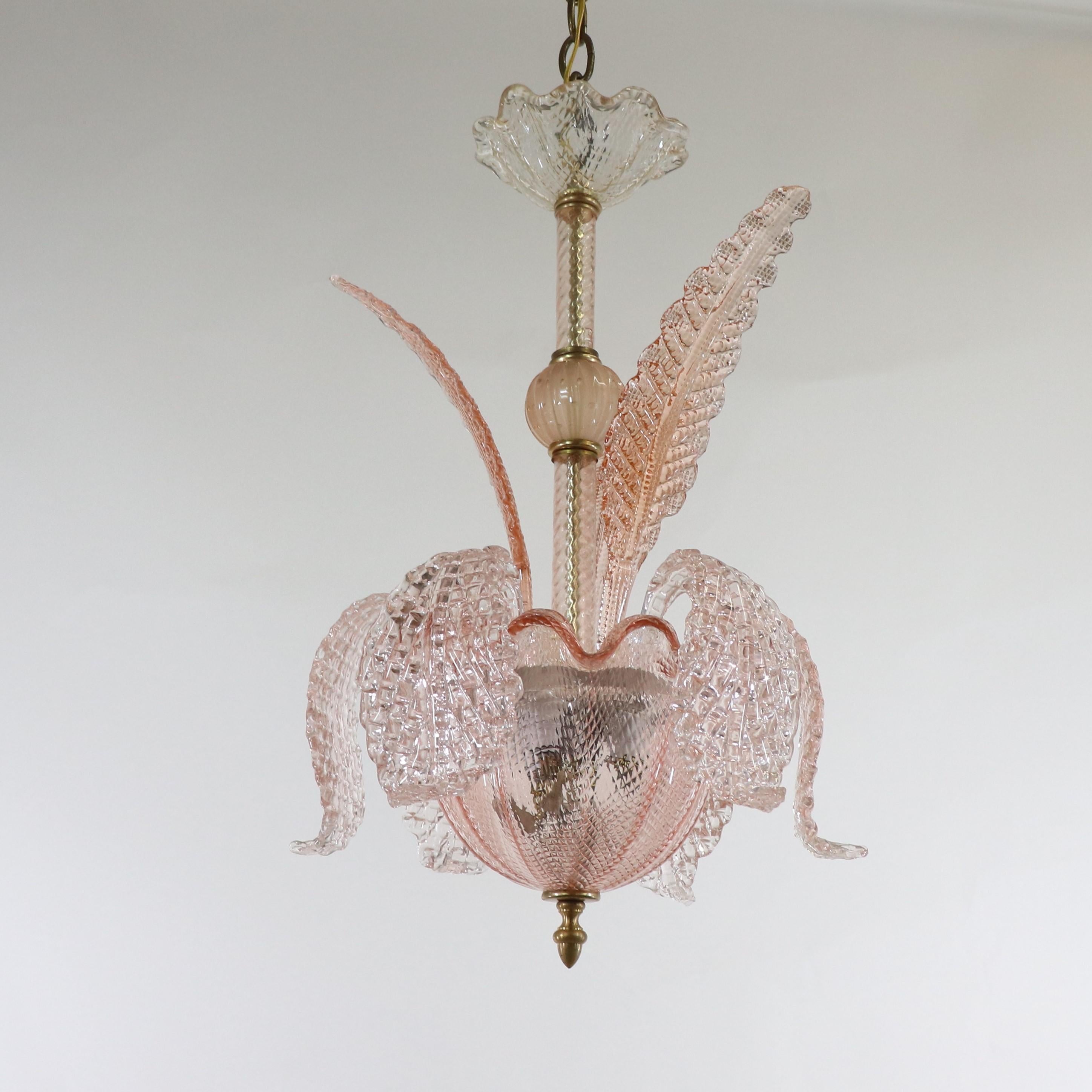 Mid-Century moderno Murano di metà secolo con struttura a fronde rosa corallo attribuito a Barovier in vendita