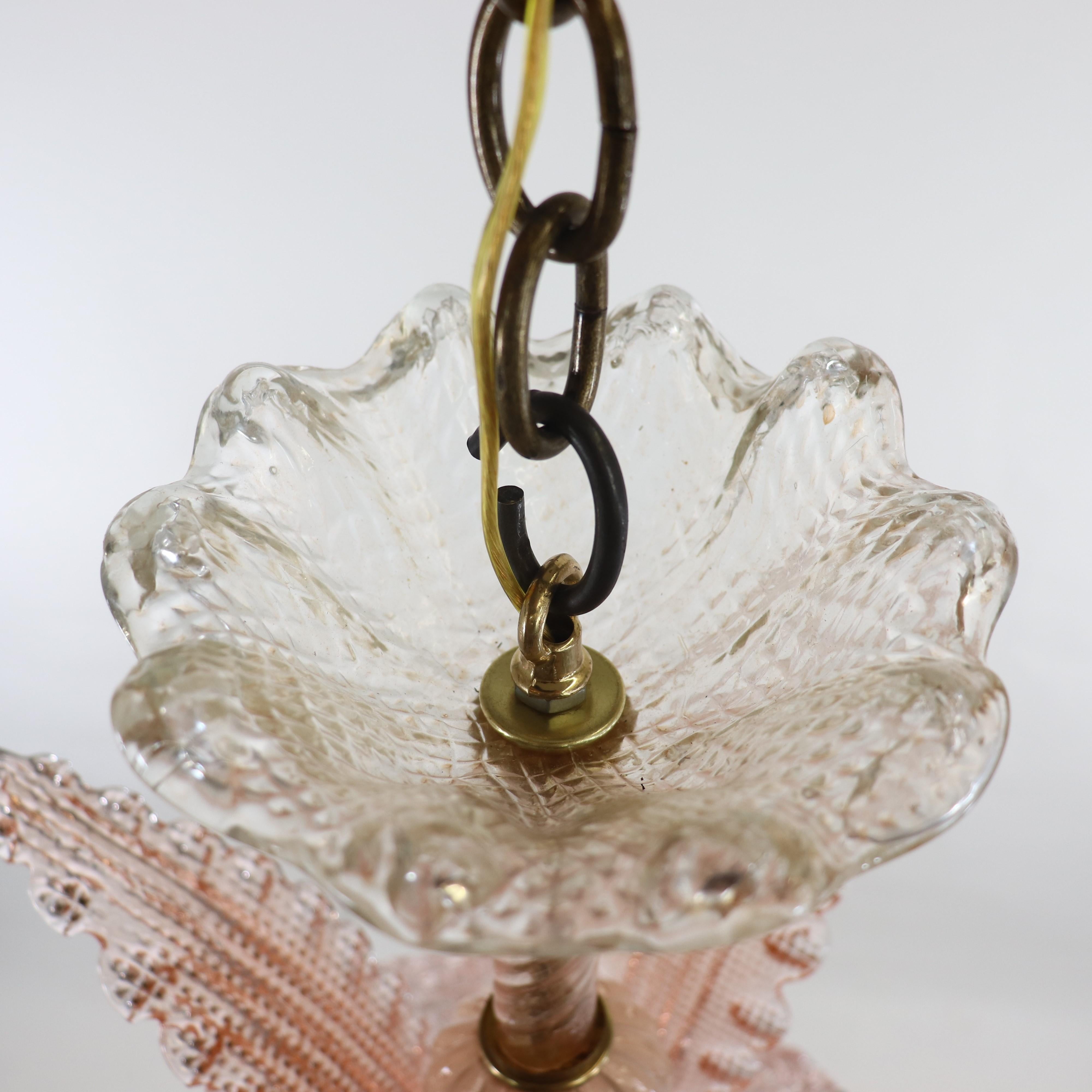 Fatto a mano Murano di metà secolo con struttura a fronde rosa corallo attribuito a Barovier in vendita