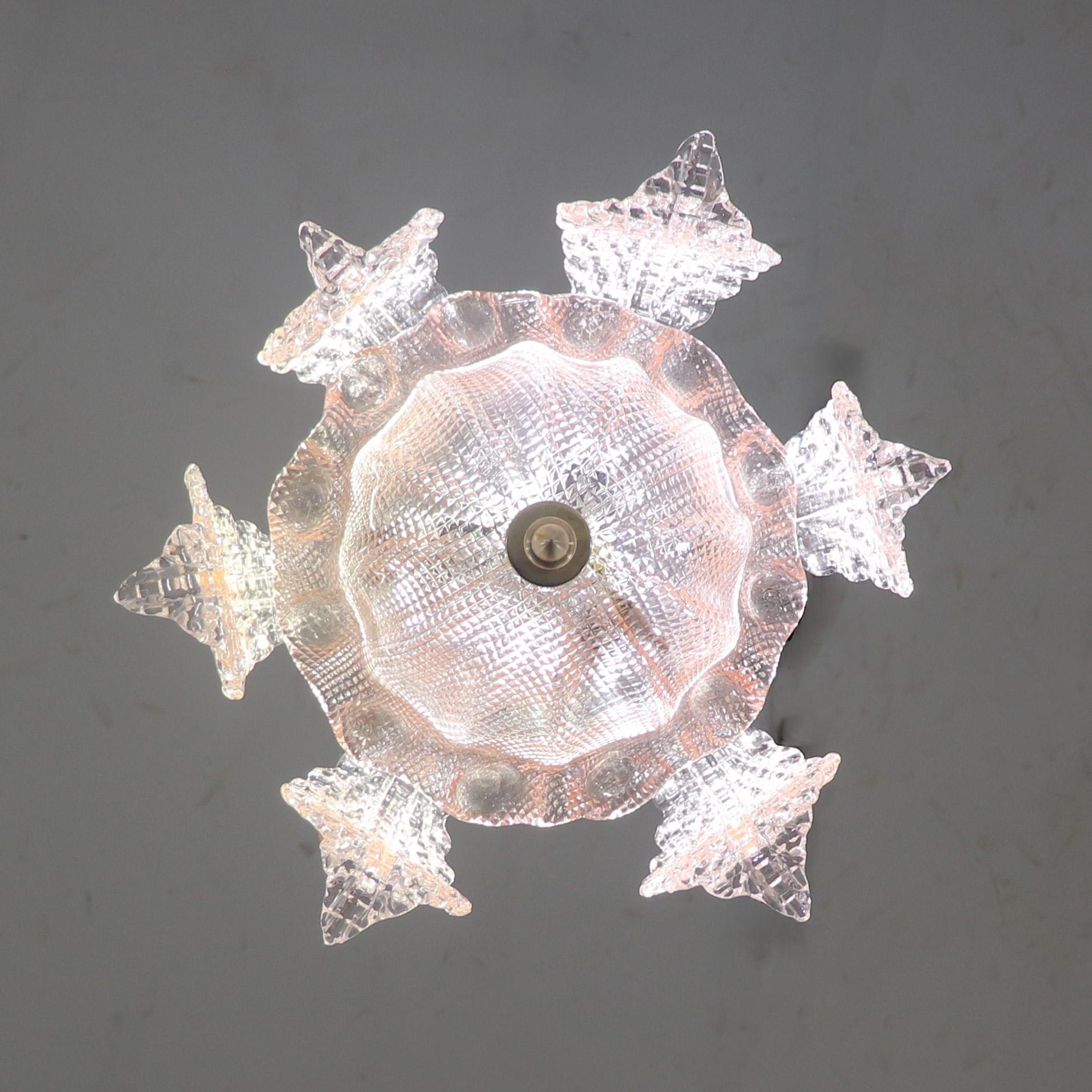 Vetro di Murano Murano di metà secolo con struttura a fronde rosa corallo attribuito a Barovier in vendita