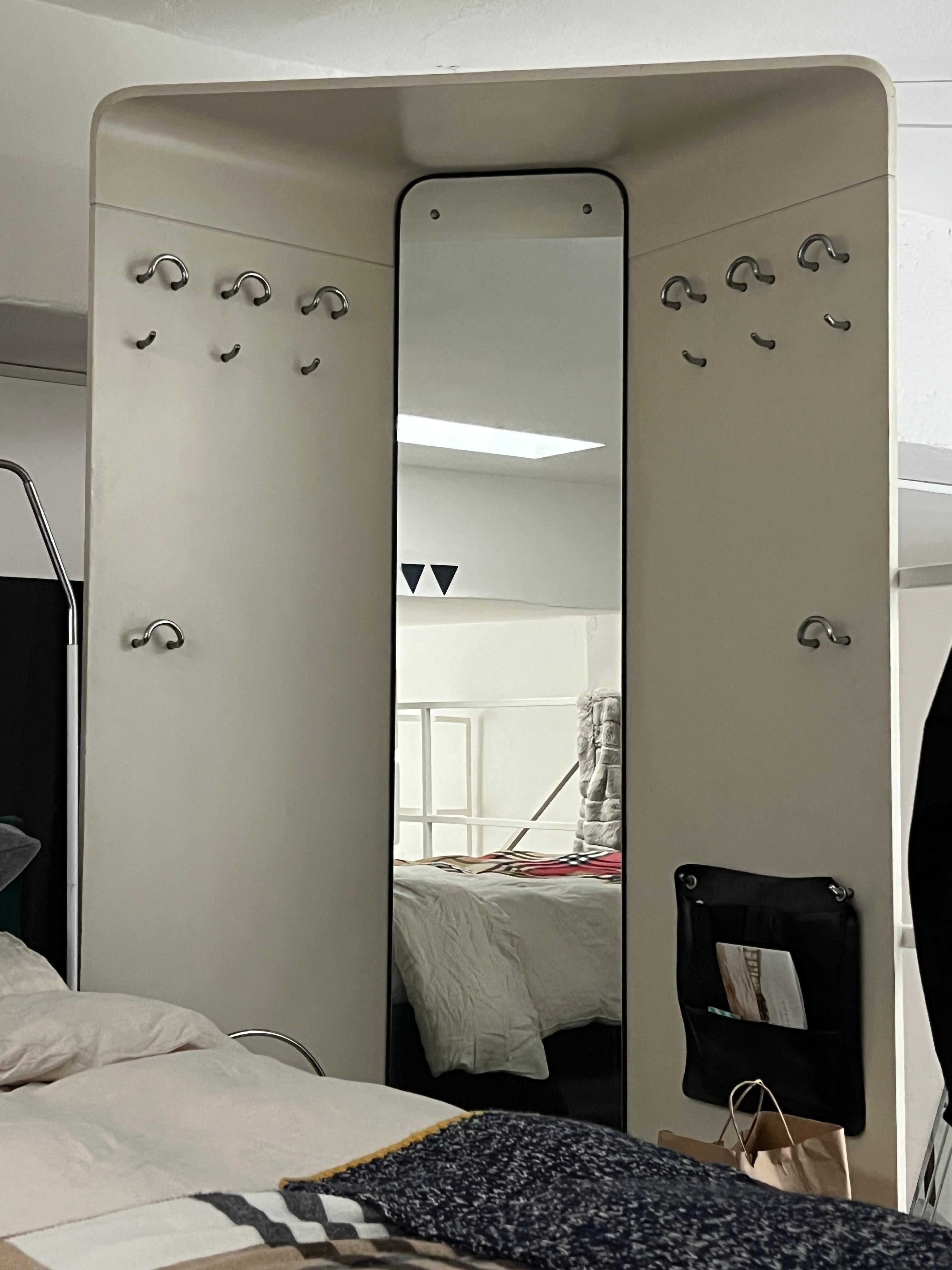 Porte-manteau / Miroir d'angle Mid-Century en vente 4