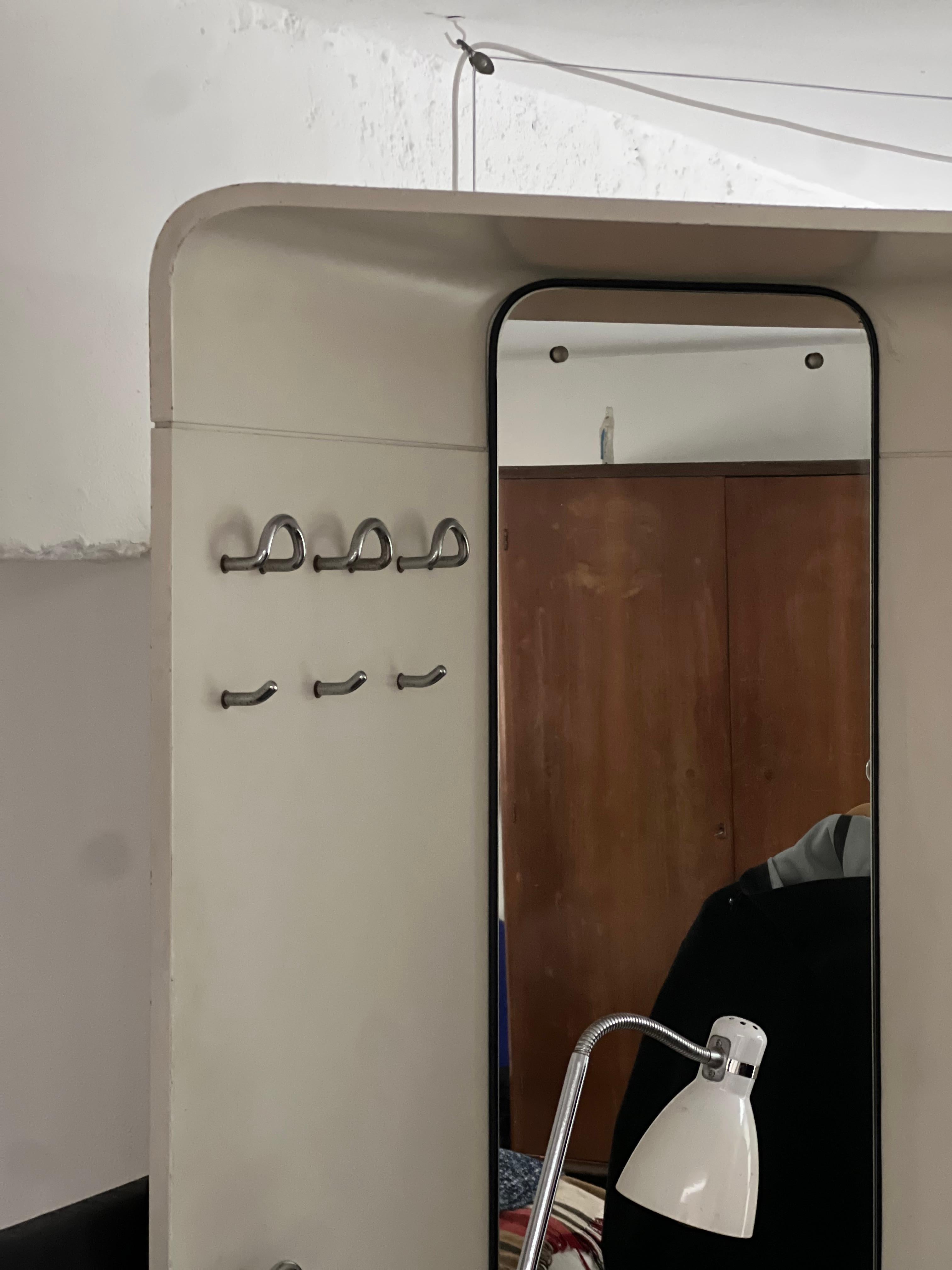 Bois Porte-manteau / Miroir d'angle Mid-Century en vente