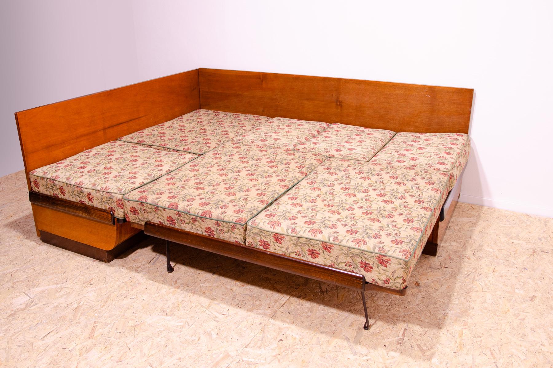 Mid century corner folding sofabed by Jindřich Halabala for UP Závody, 1950´s For Sale 11