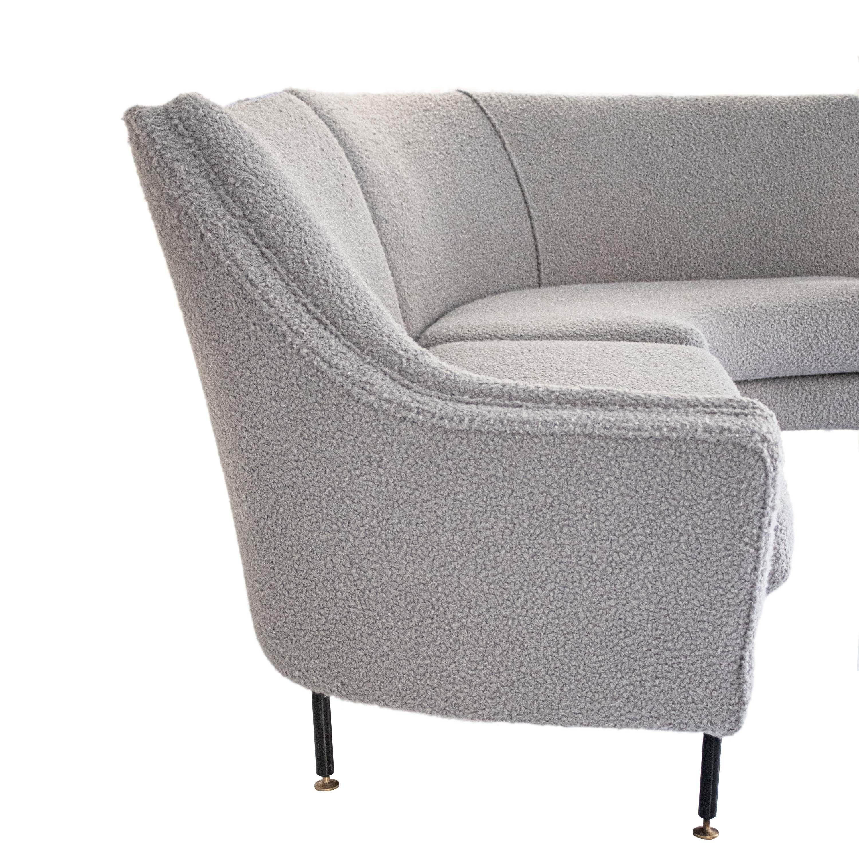 italien Canapé d'angle du milieu du siècle en bouclé gris, Italie, 1950 en vente