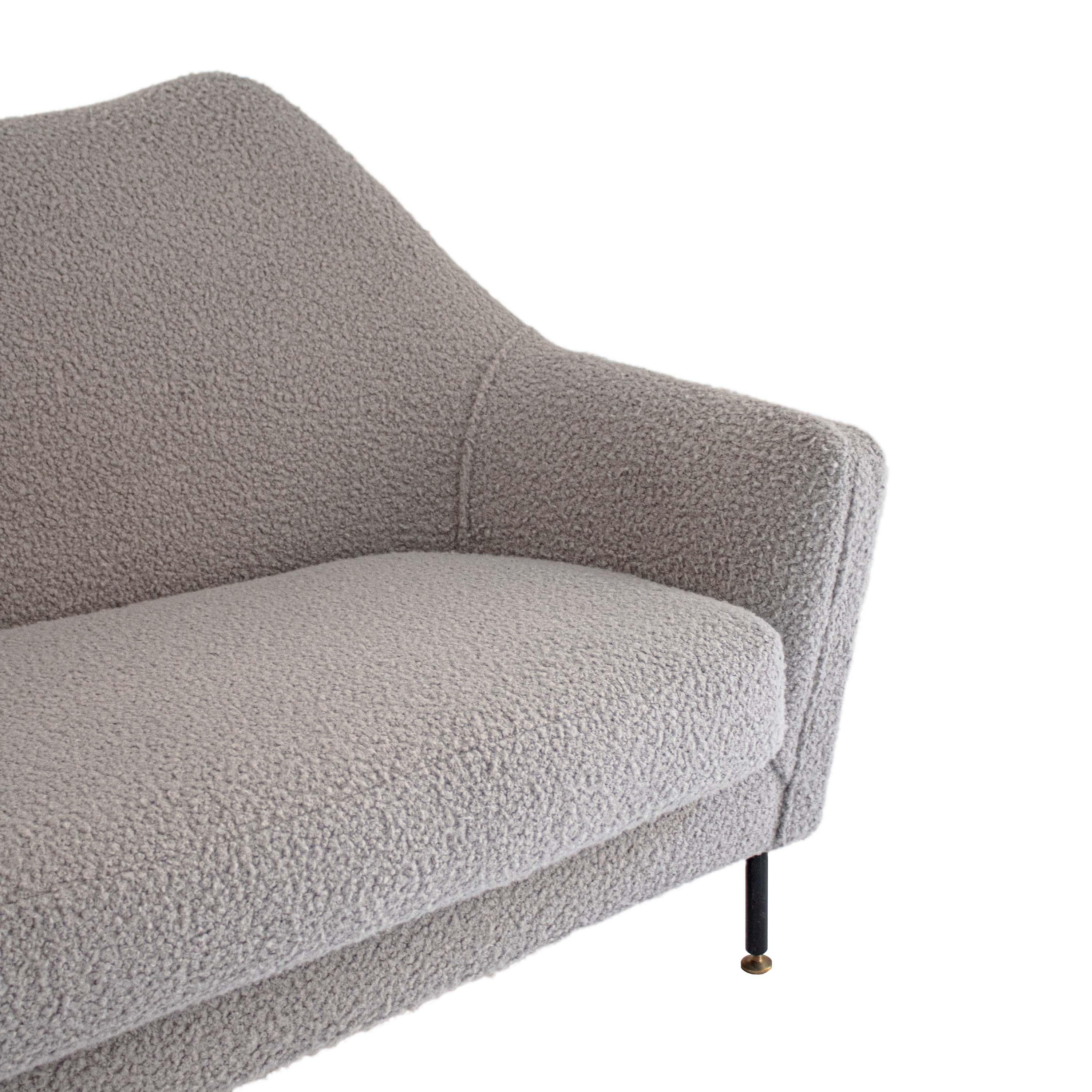 Laqué Canapé d'angle du milieu du siècle en bouclé gris, Italie, 1950 en vente