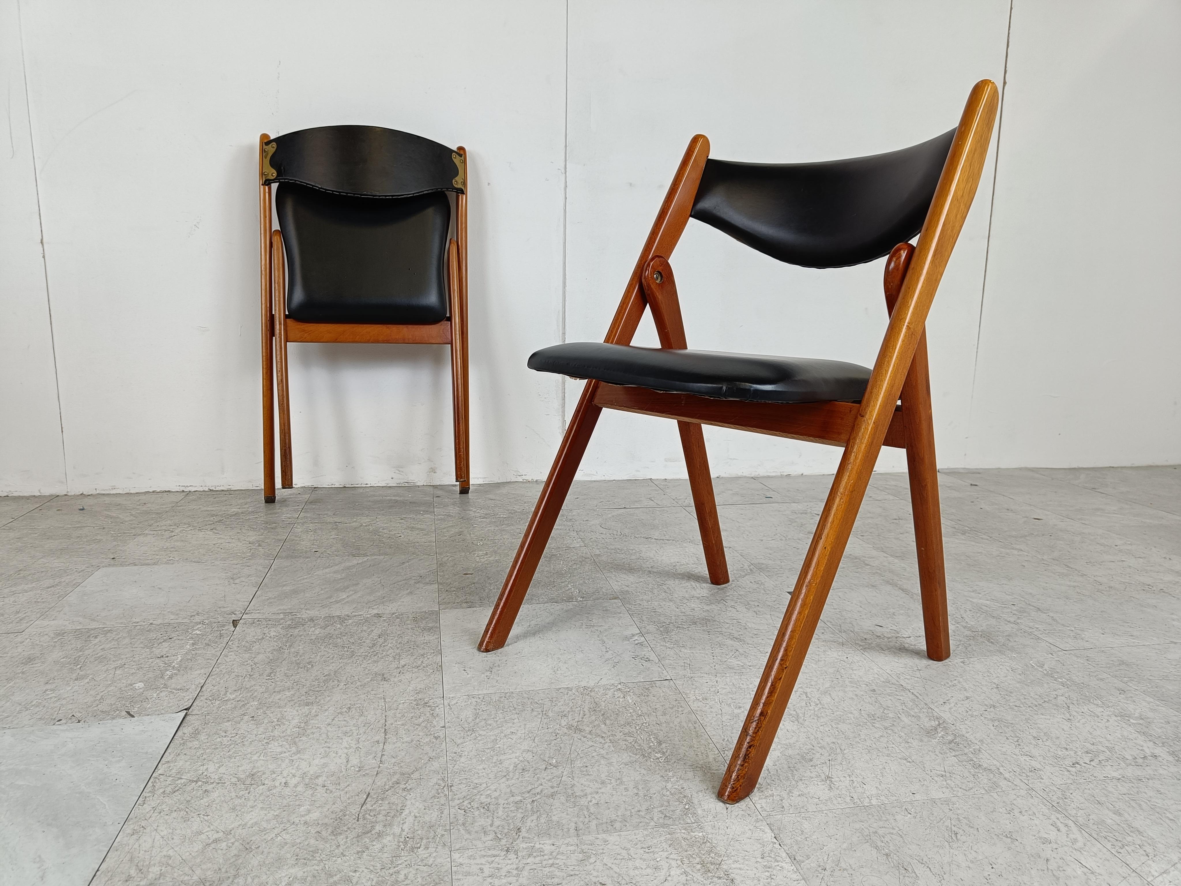 Set of 4 Mid-Century Modern folding chairs model Coronet by Norquist.

Designed and made in the 1960s these charming folding chairs are very well made.

Teak frames with black skai upholstery

Made in USA - 1960s 

Dimensions:
Height: