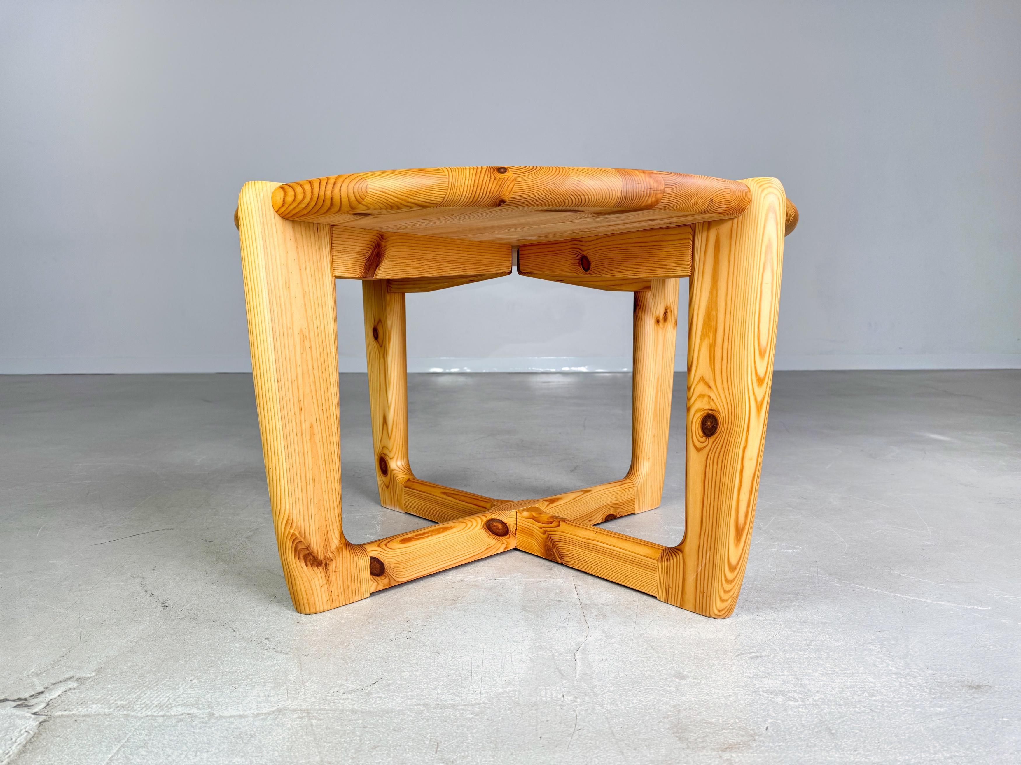 Couchtisch du milieu du siècle Niels Bach Møbelfabrik Niels Bach Kiefer Bon état - En vente à Berlin, DE