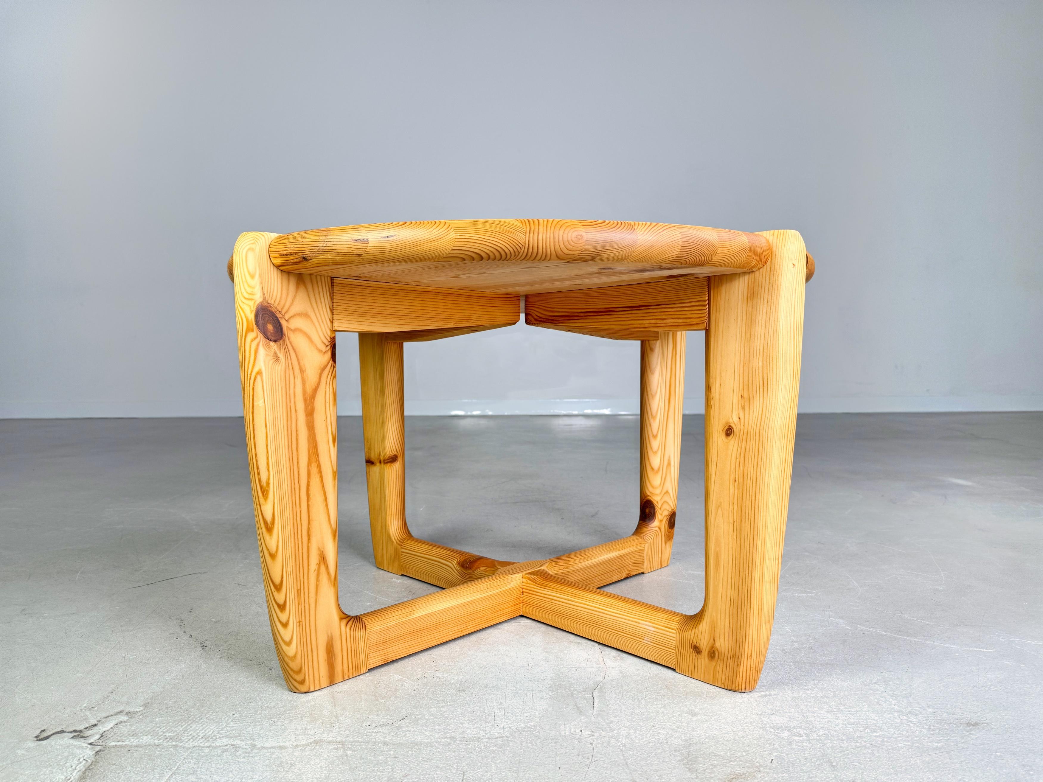 Pin Couchtisch du milieu du siècle Niels Bach Møbelfabrik Niels Bach Kiefer en vente