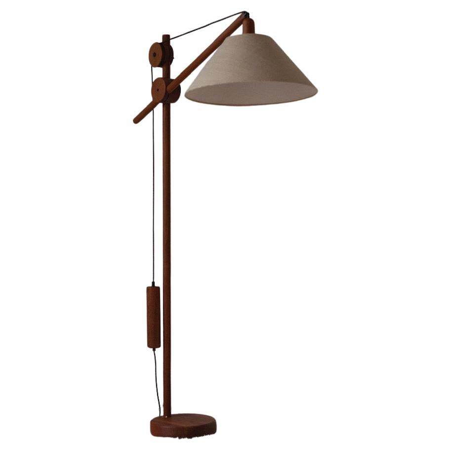 Mid-century counter balance floorlamp teak silk shade 70's For Sale