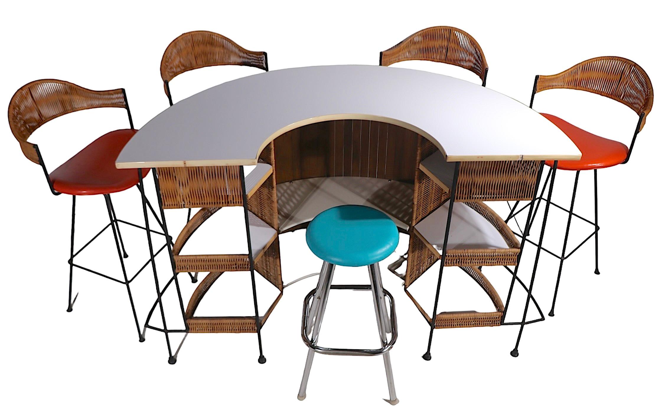 Mid Century Counter Dry Bar with Original Stools by Umanoff c. 1950/60's For Sale 4