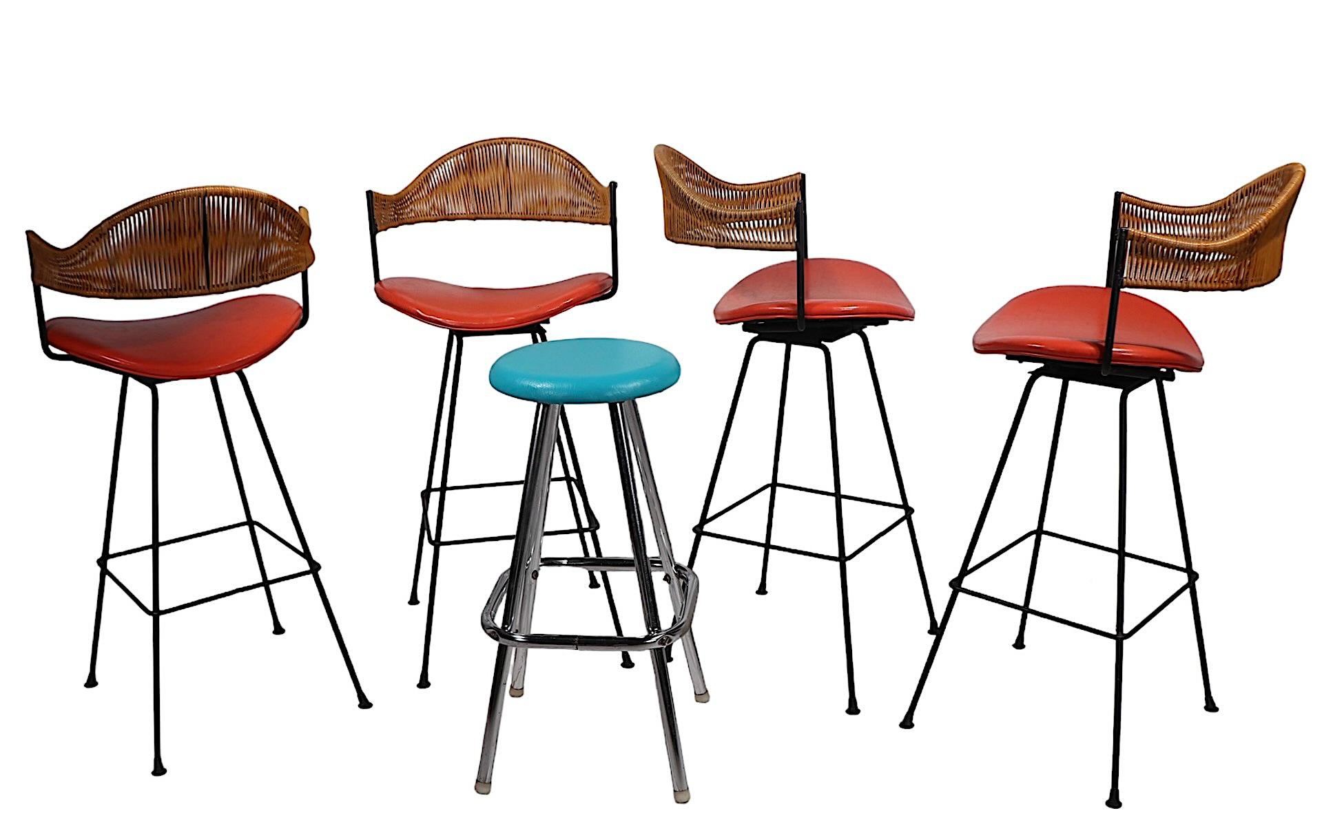 Mid Century Counter Dry Bar with Original Stools by Umanoff c. 1950/60's For Sale 10