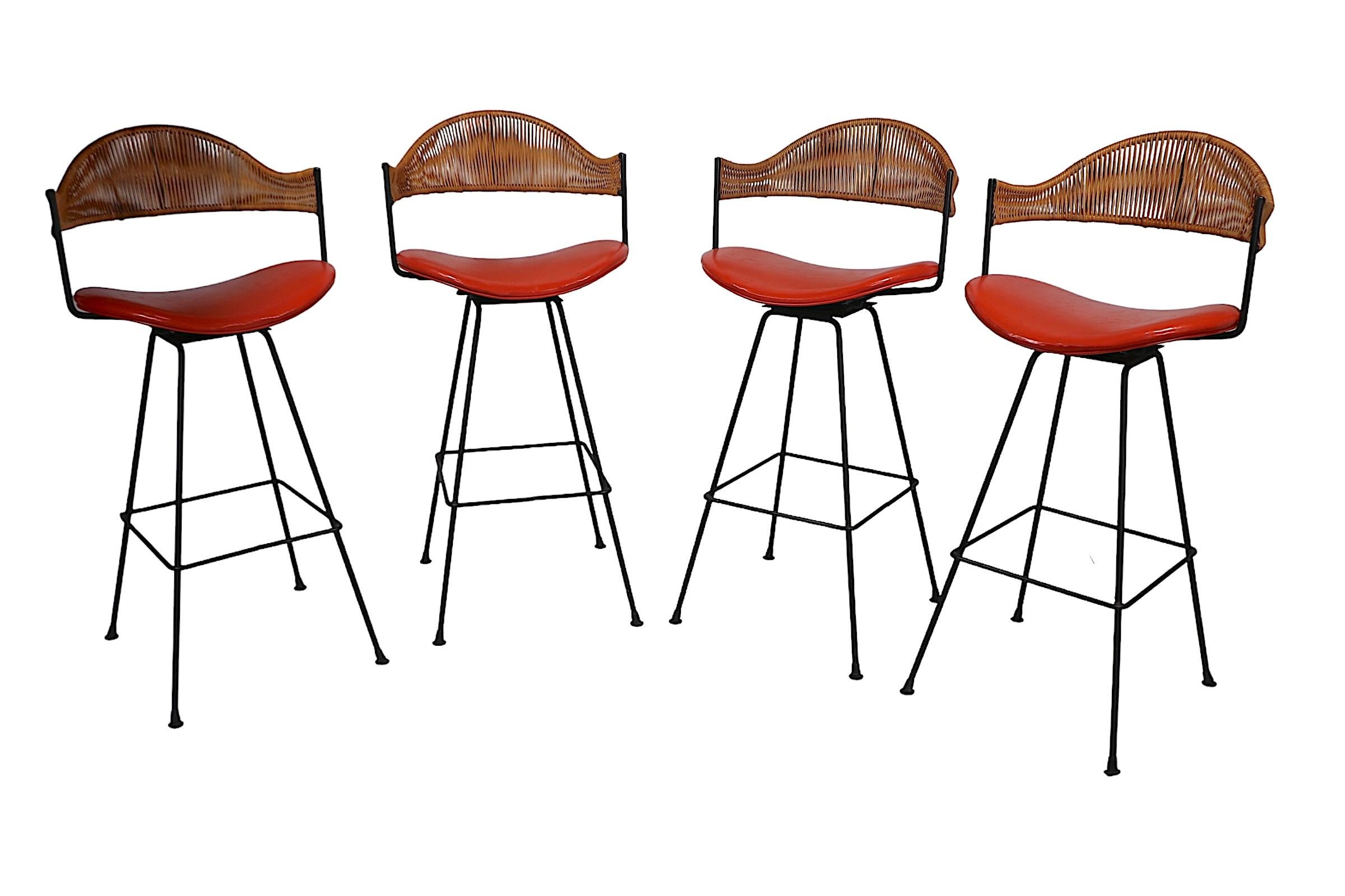 Mid Century Counter Dry Bar with Original Stools by Umanoff c. 1950/60's In Good Condition For Sale In New York, NY
