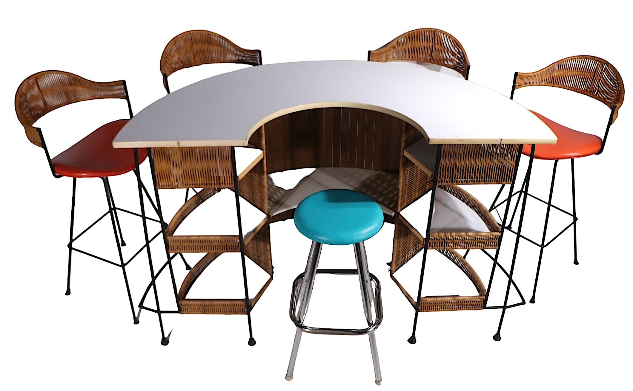Mid Century Counter Dry Bar with Original Stools by Umanoff c. 1950/60's For Sale 1