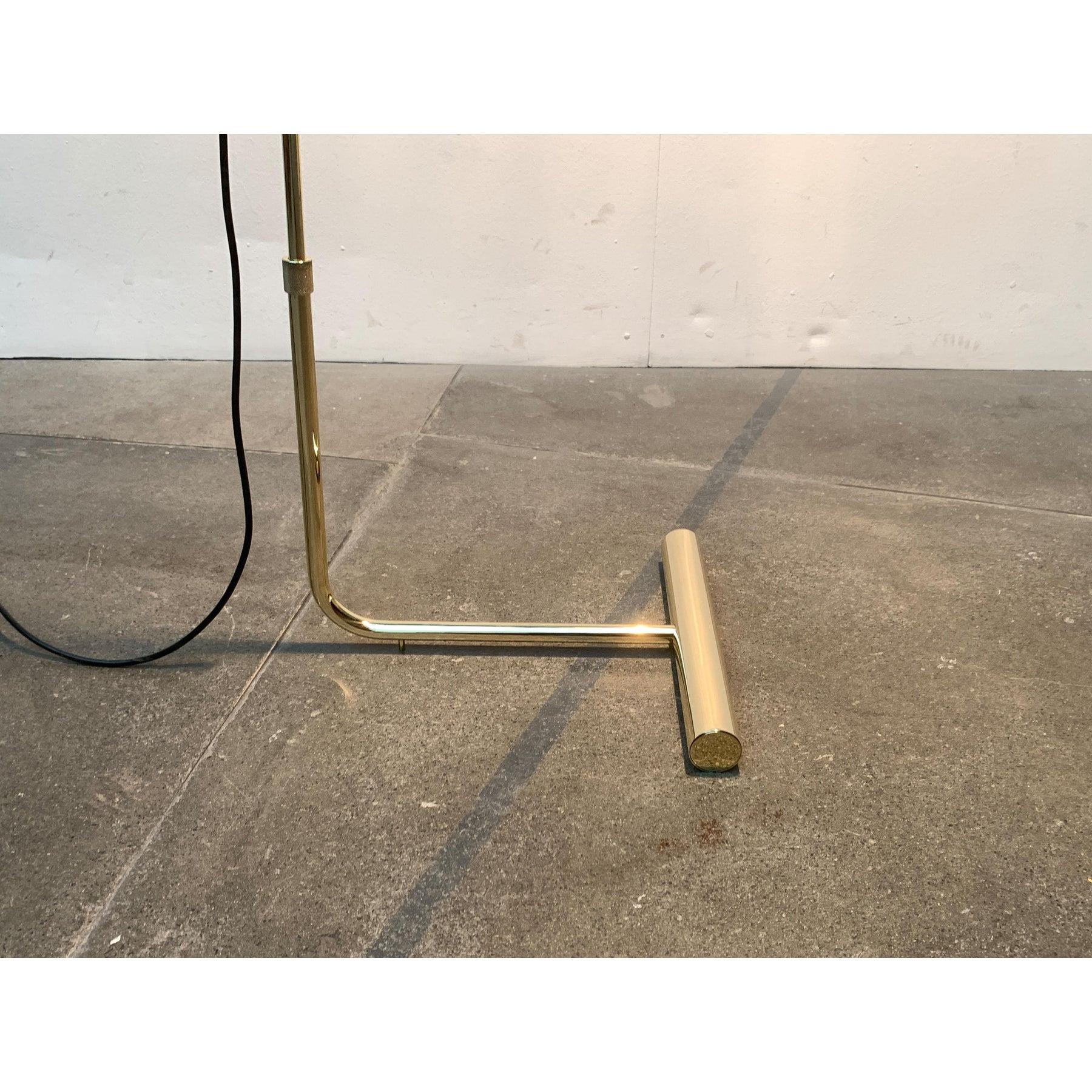 Lampadaire en laiton à contrepoids du milieu du siècle, années 1960 en vente 3
