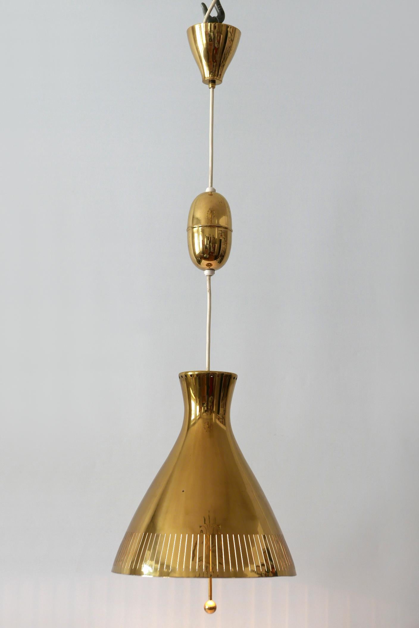 Midcentury Counterweight Brass Pendant Lamp by Vereinigte Werkstätten, 1960s 9