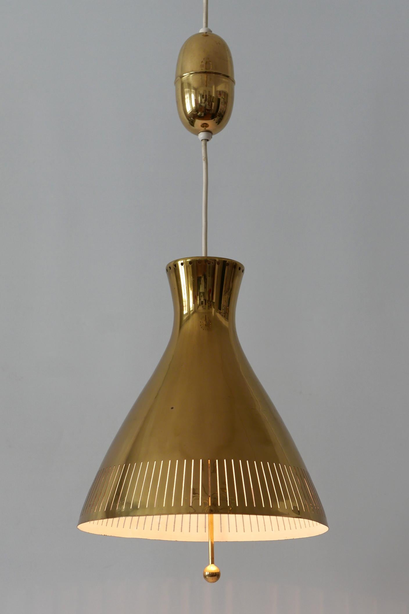 Midcentury Counterweight Brass Pendant Lamp by Vereinigte Werkstätten, 1960s 10