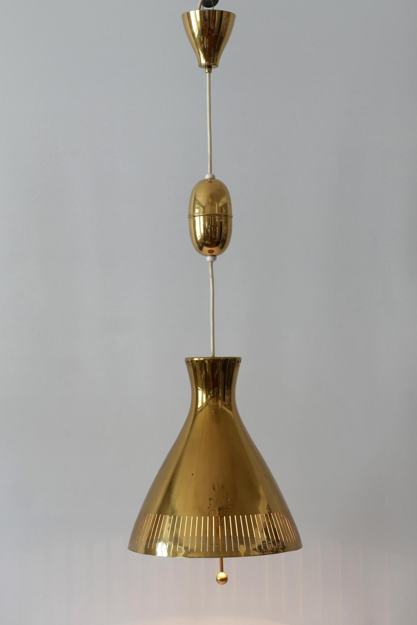 Mid-Century Modern Midcentury Counterweight Brass Pendant Lamp by Vereinigte Werkstätten, 1960s