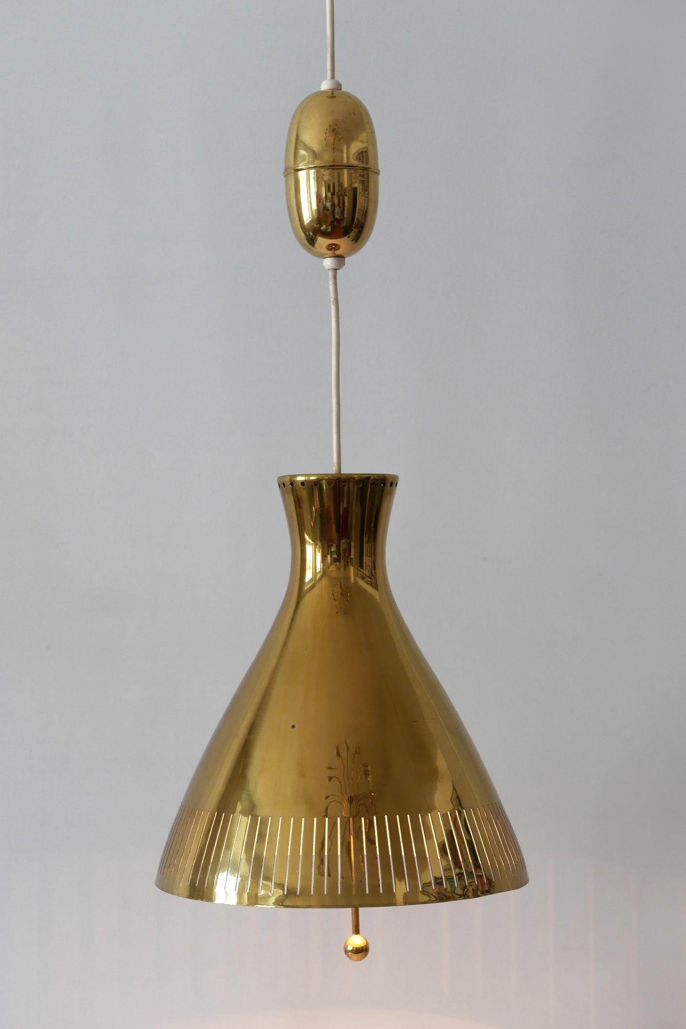 Polished Midcentury Counterweight Brass Pendant Lamp by Vereinigte Werkstätten, 1960s