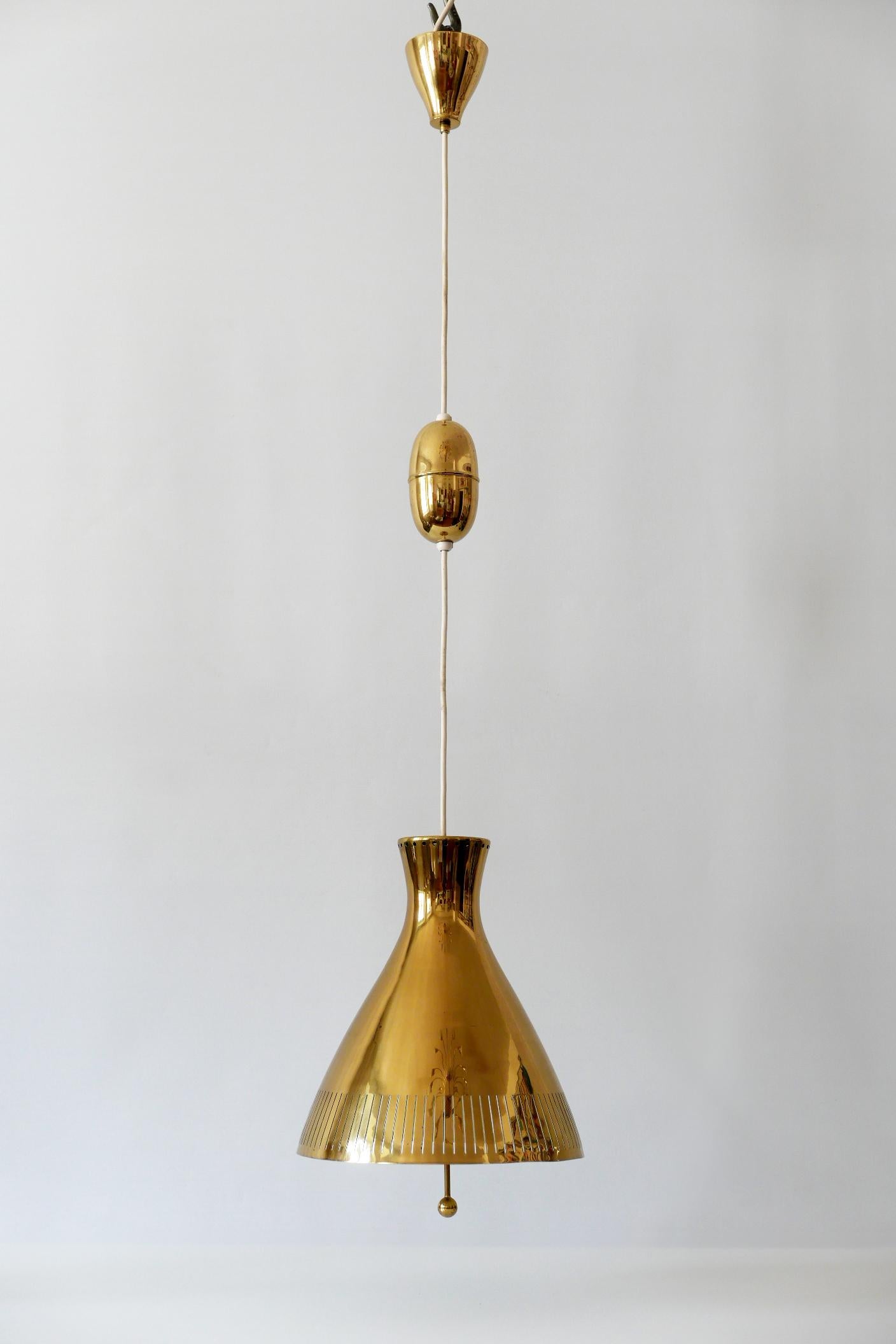 Midcentury Counterweight Brass Pendant Lamp by Vereinigte Werkstätten, 1960s 1