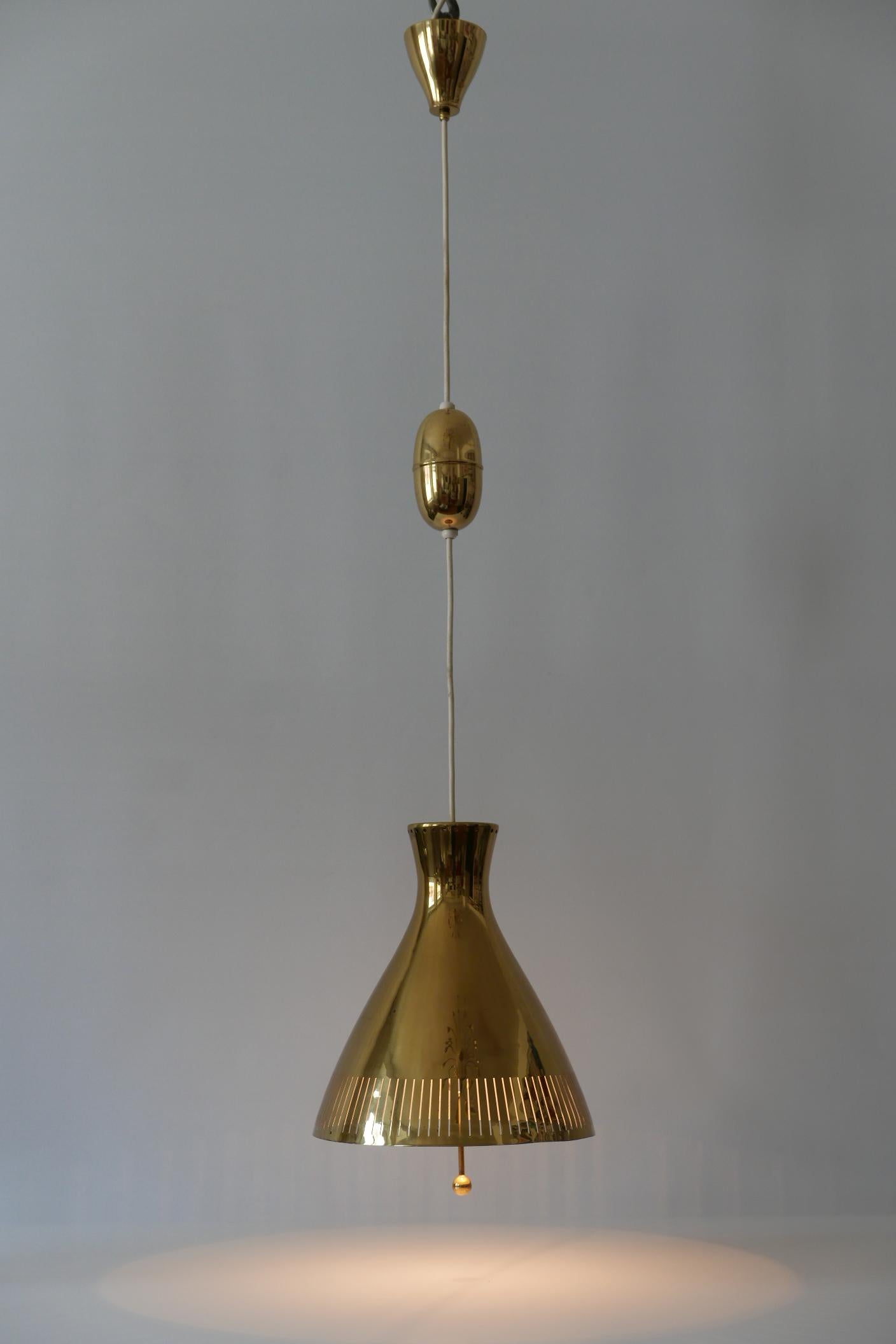 Midcentury Counterweight Brass Pendant Lamp by Vereinigte Werkstätten, 1960s 2