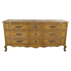 Cómoda Triple Serpentina de 9 Cajones Mid Century Country French Provincial 72
