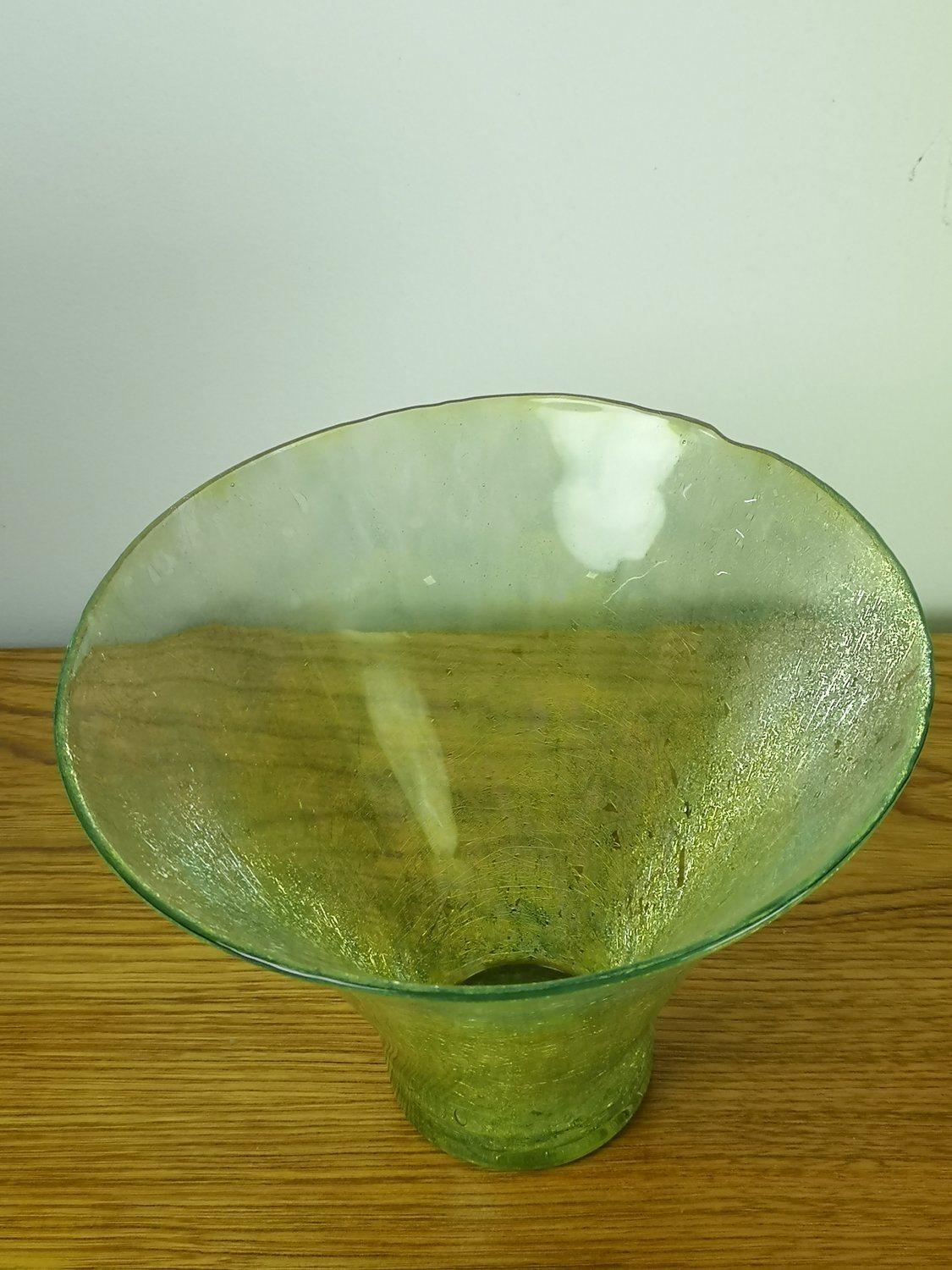 Mid century Cracked veil glass green vase 1960's In Good Condition For Sale In Budapest, HU