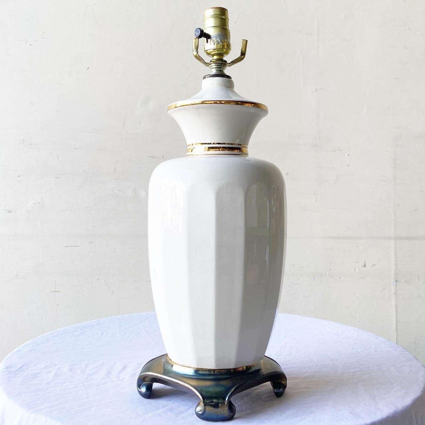 Exceptional ceramic table lamp. Features a cream gloss finish with a gold base.

