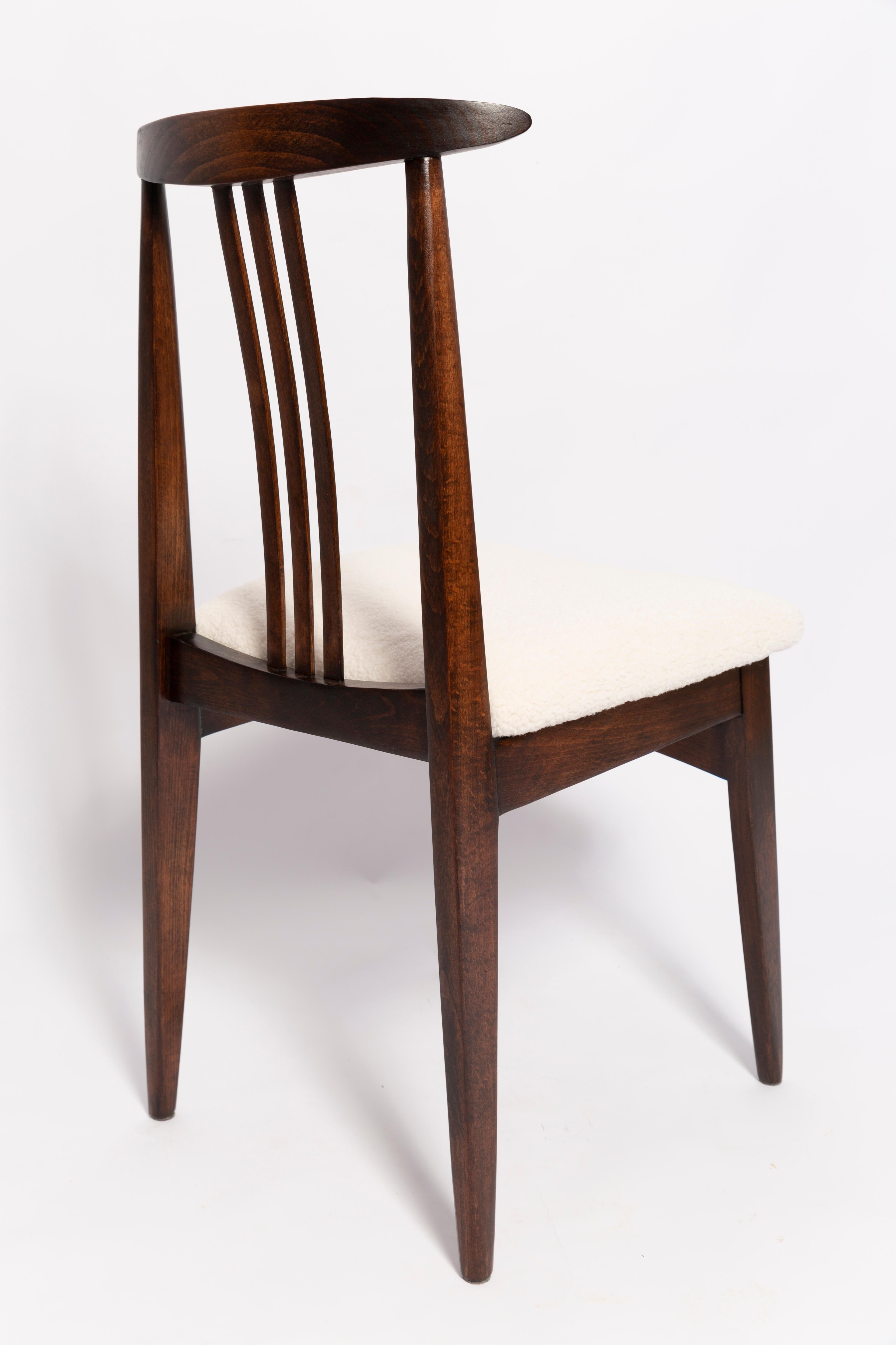 Mid-Century Cream Ivory Boucle Chair, Walnut Wood, by M. Zielinski, Europe, 1960s In Excellent Condition For Sale In 05-080 Hornowek, PL