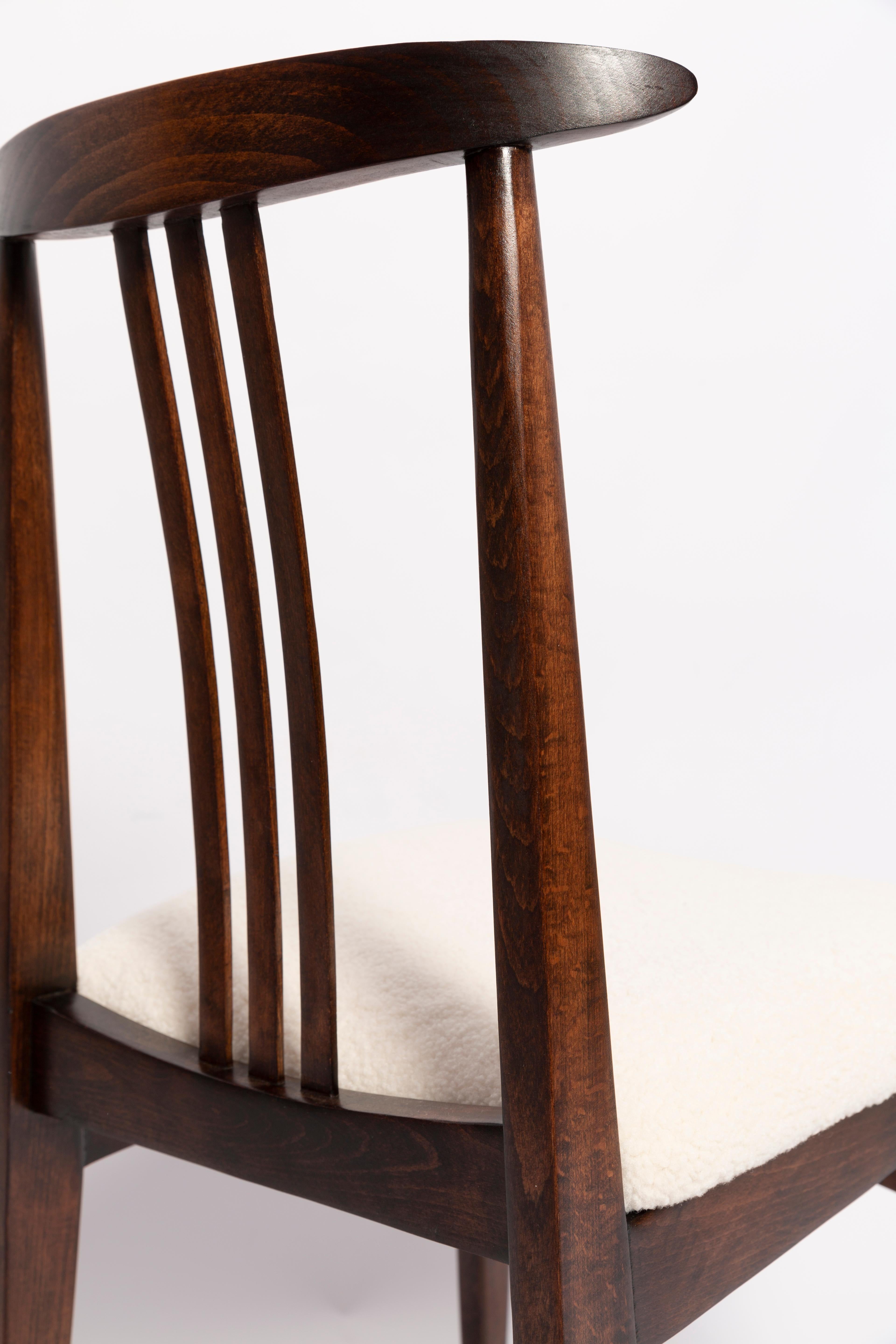 Cremefarbener, elfenbeinfarbener Boucle-Stuhl aus der Mitte des Jahrhunderts, Nussbaumholz, von M. Zielinski, Europa, 1960er Jahre (20. Jahrhundert) im Angebot