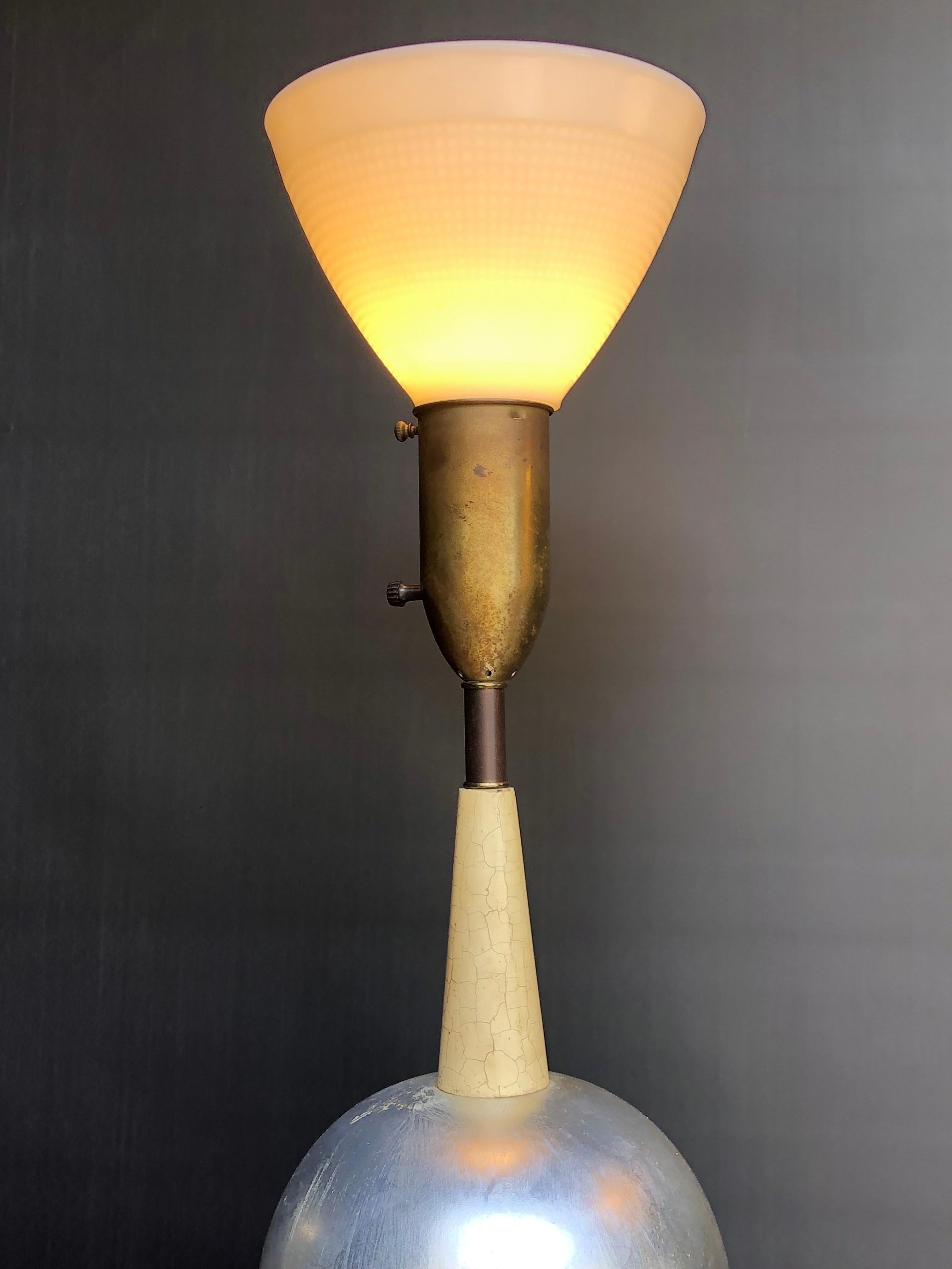 Mid-Century Cream Lacquered & Silver Leafed Pair of Spire Lamps By James Mont   For Sale 3