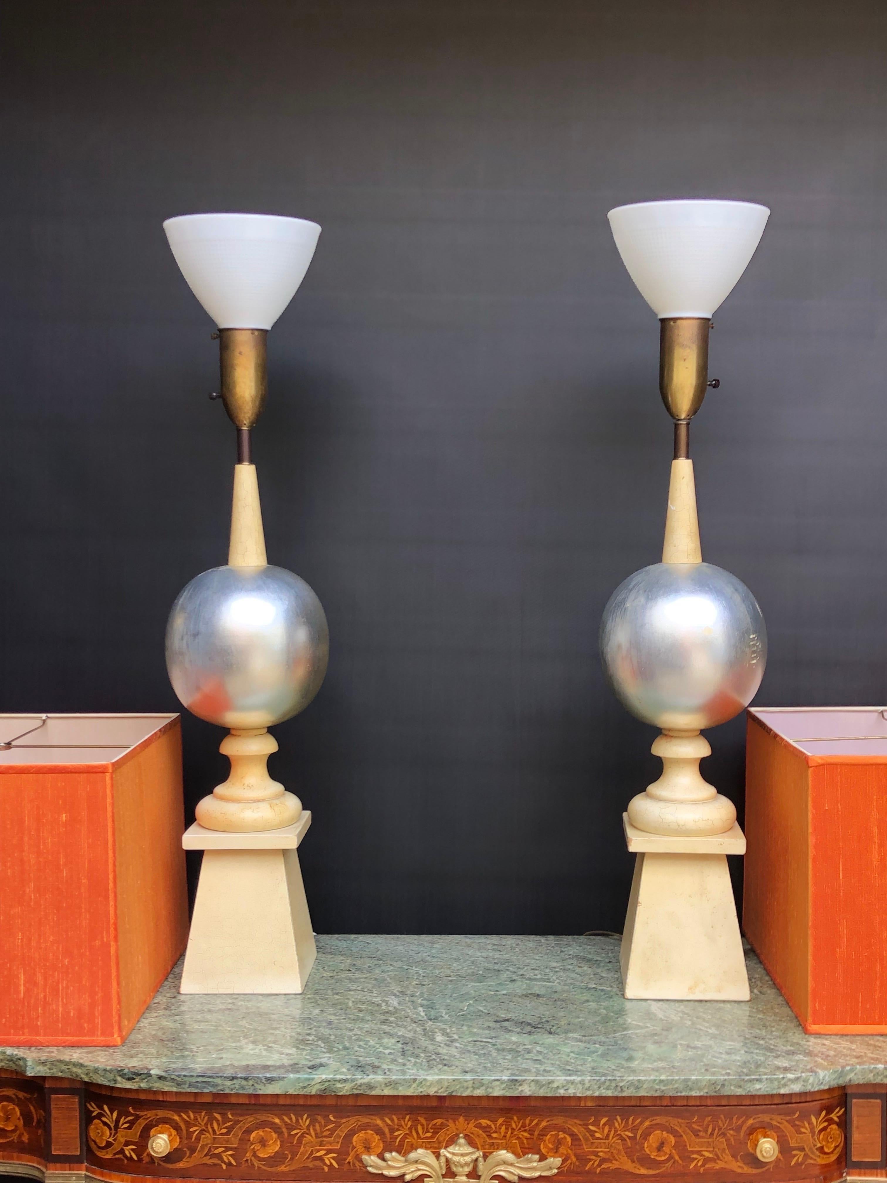 Mid-Century Cream Lacquered & Silver Leafed Pair of Spire Lamps By James Mont   4