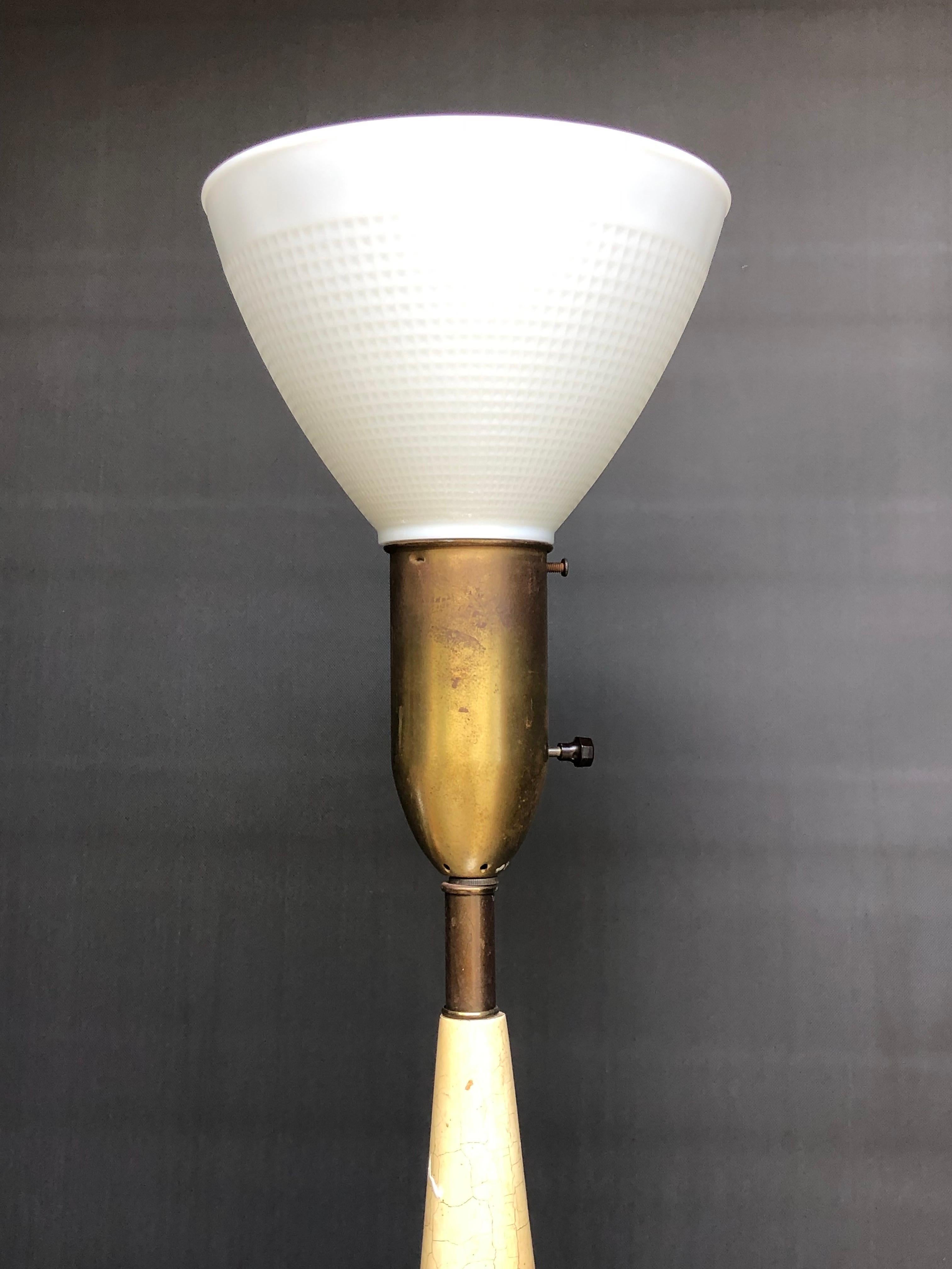 Mid-Century Cream Lacquered & Silver Leafed Pair of Spire Lamps By James Mont   For Sale 5