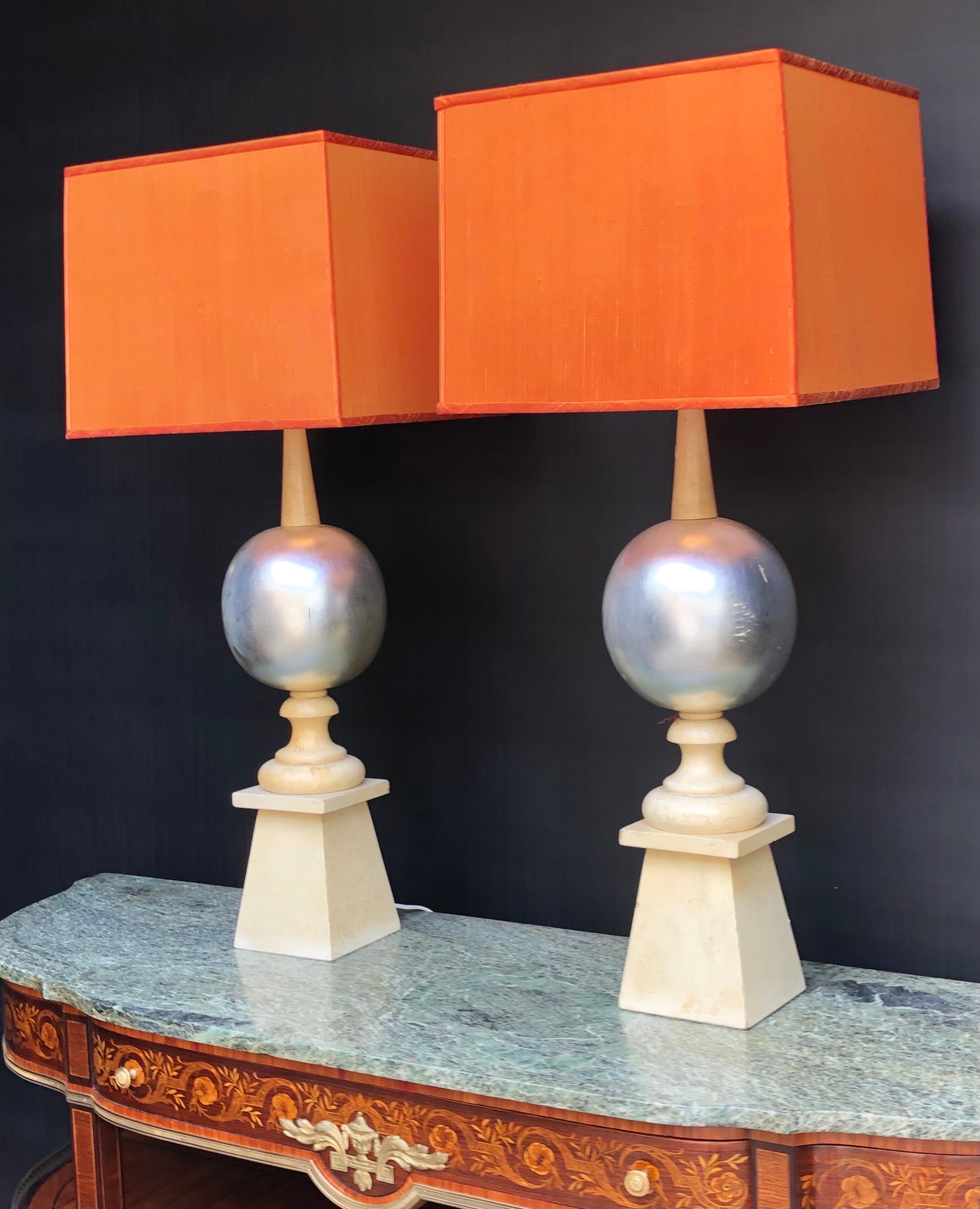Mid-Century Cream Lacquered & Silver Leafed Pair of Spire Lamps By James Mont   7