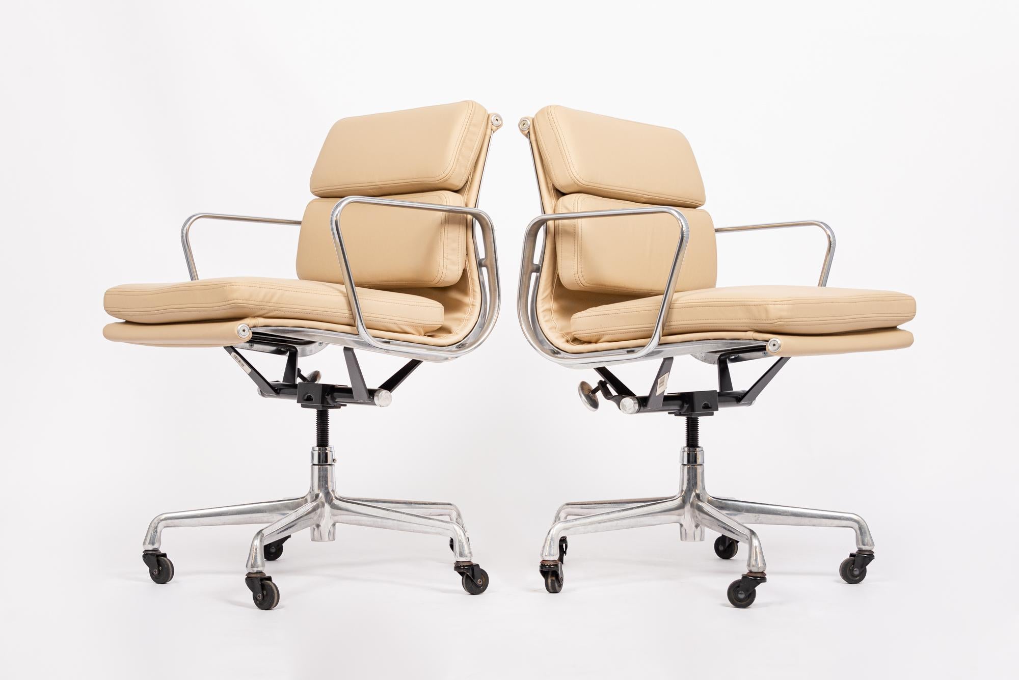 6 Mid Century Cream Leather Office Chairs by Eames for Herman Miller 2