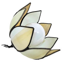 Lampe pendante tulipe en verre crème du milieu du siècle dernier