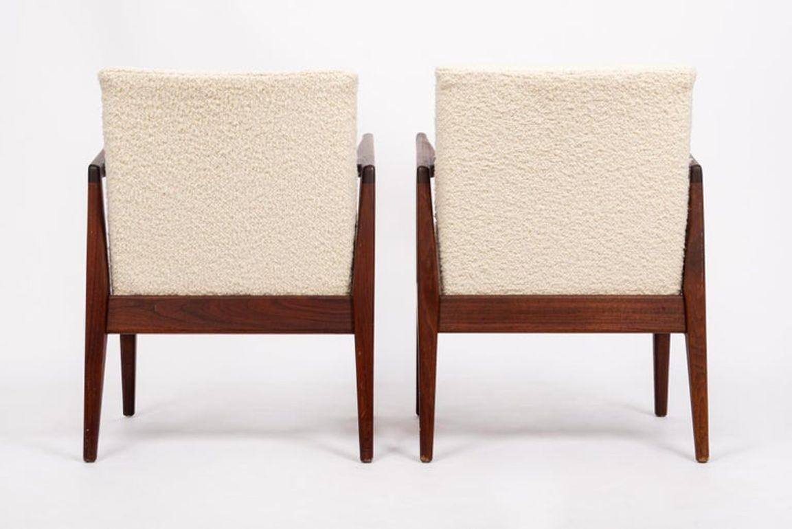 Fabric Mid Century Cream Upholstered Lounge Chairs by Jens Risom, 1960s For Sale
