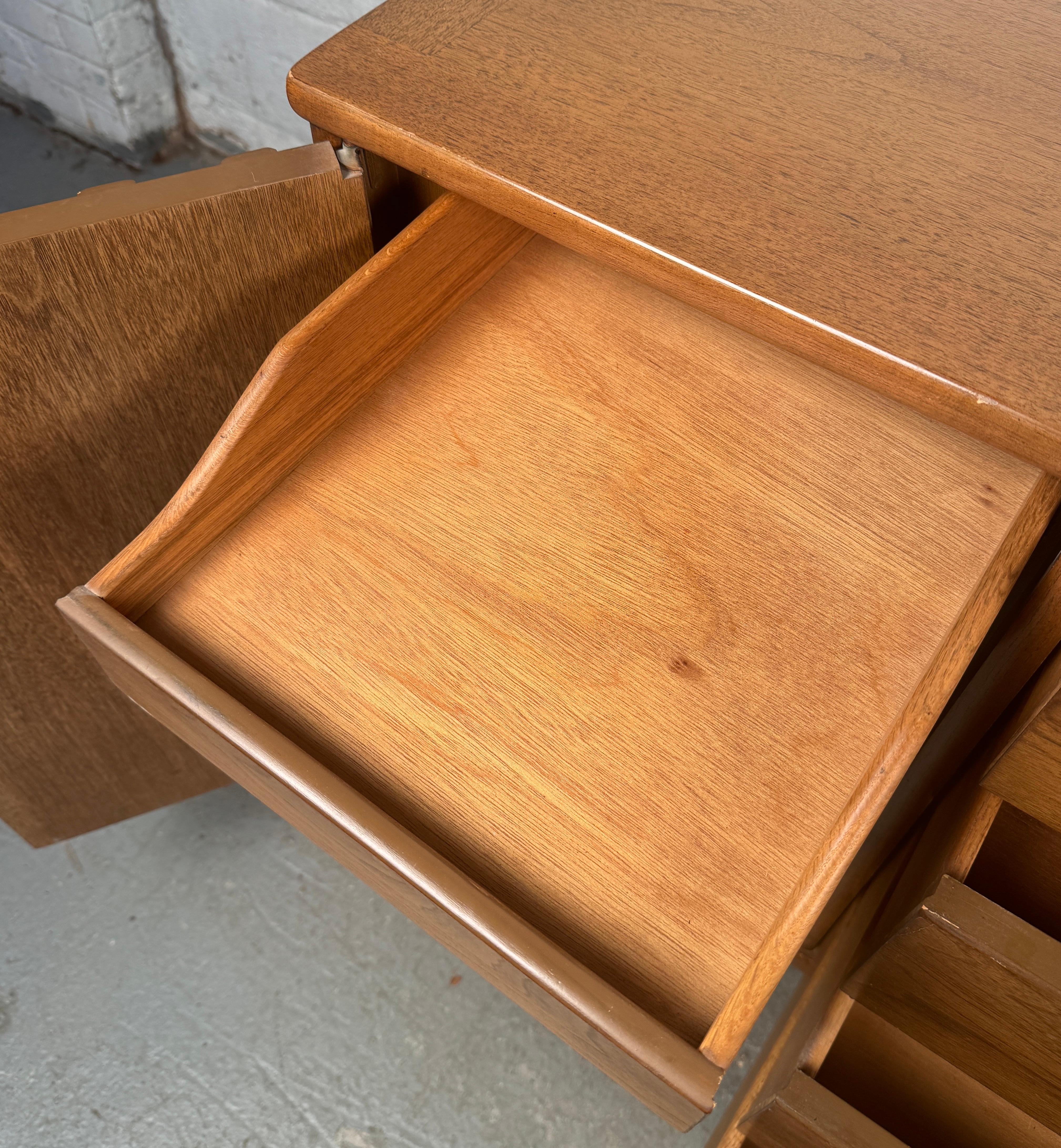 Mid-Century Credenza By Broyhill For Sale 6