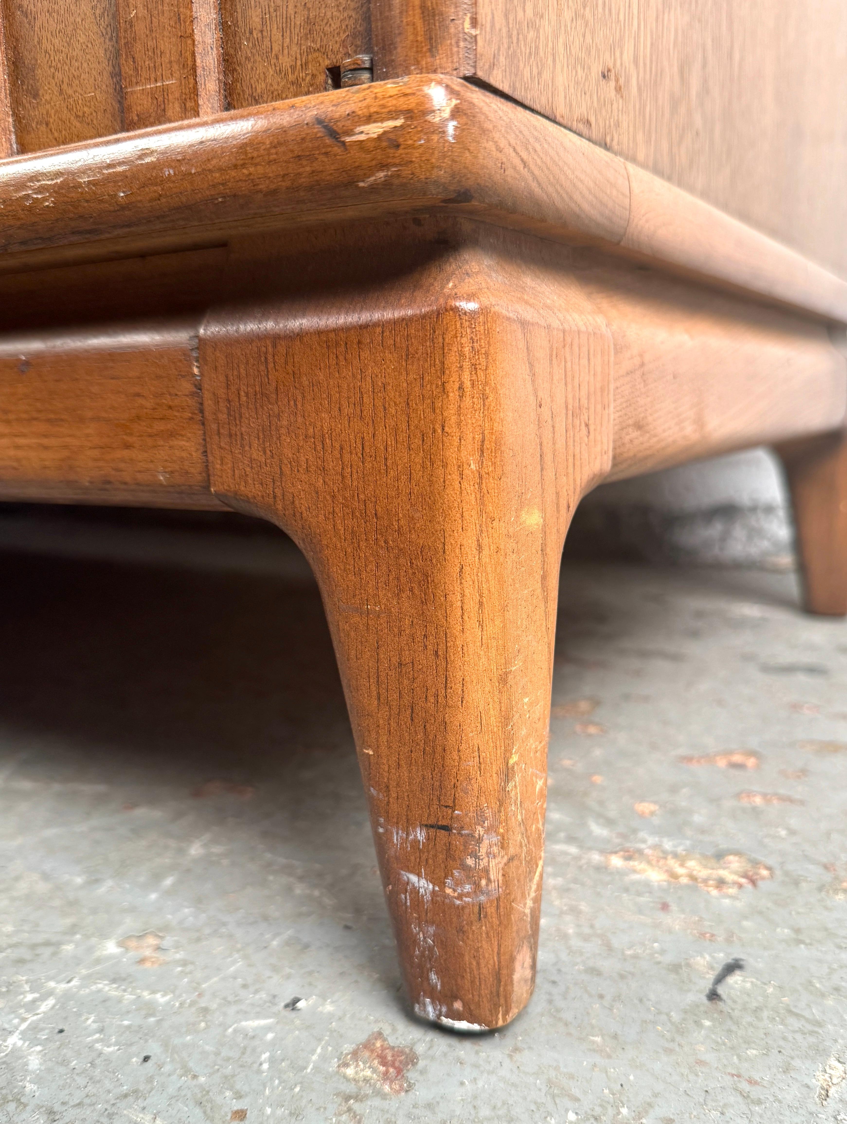 Mid-Century Credenza By Broyhill For Sale 10