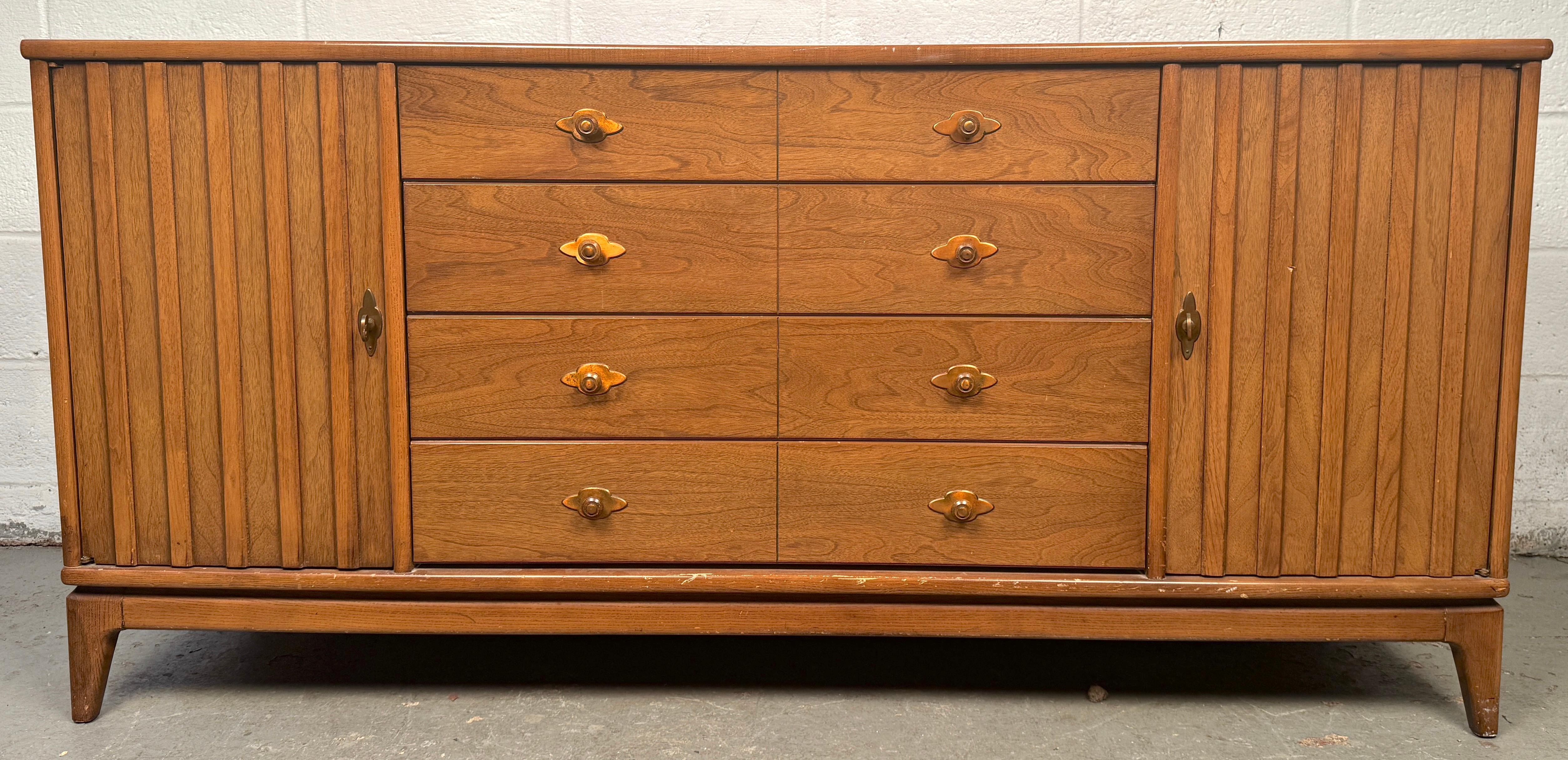 Mid-Century Modern Mid-Century Credenza By Broyhill For Sale