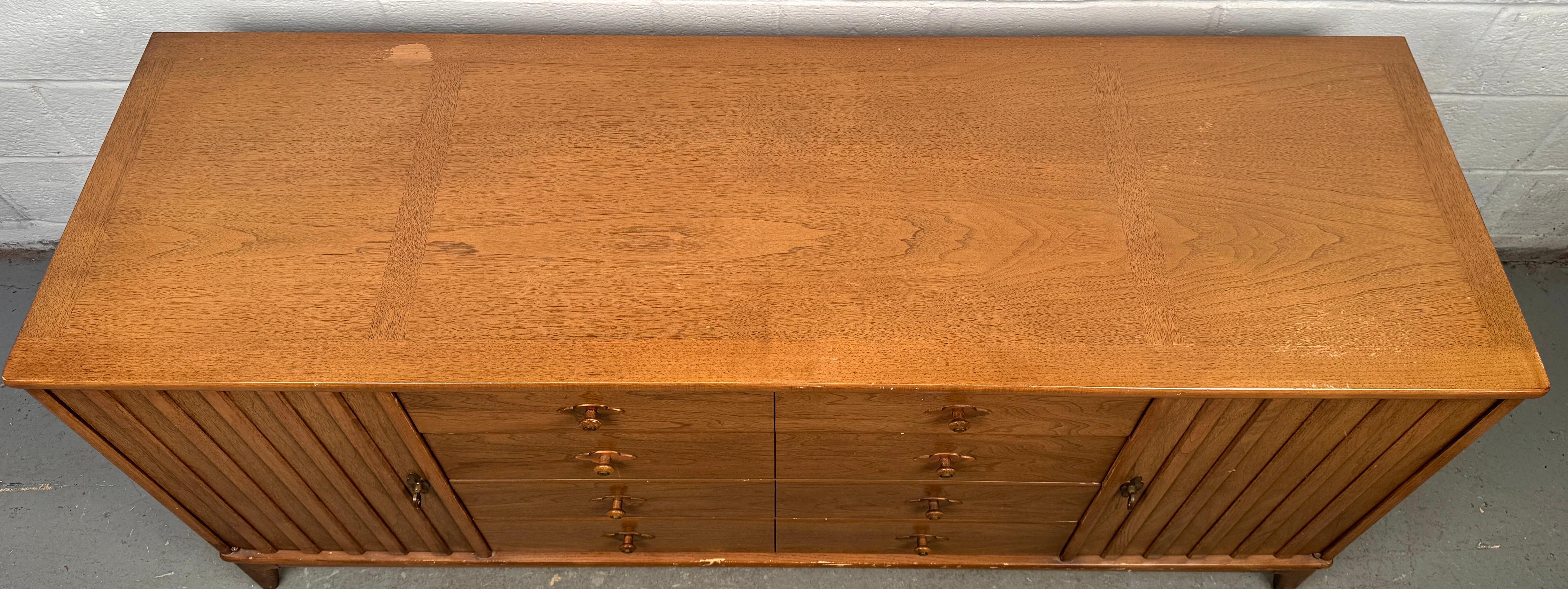 Mid-Century Credenza By Broyhill In Good Condition For Sale In Brooklyn, NY