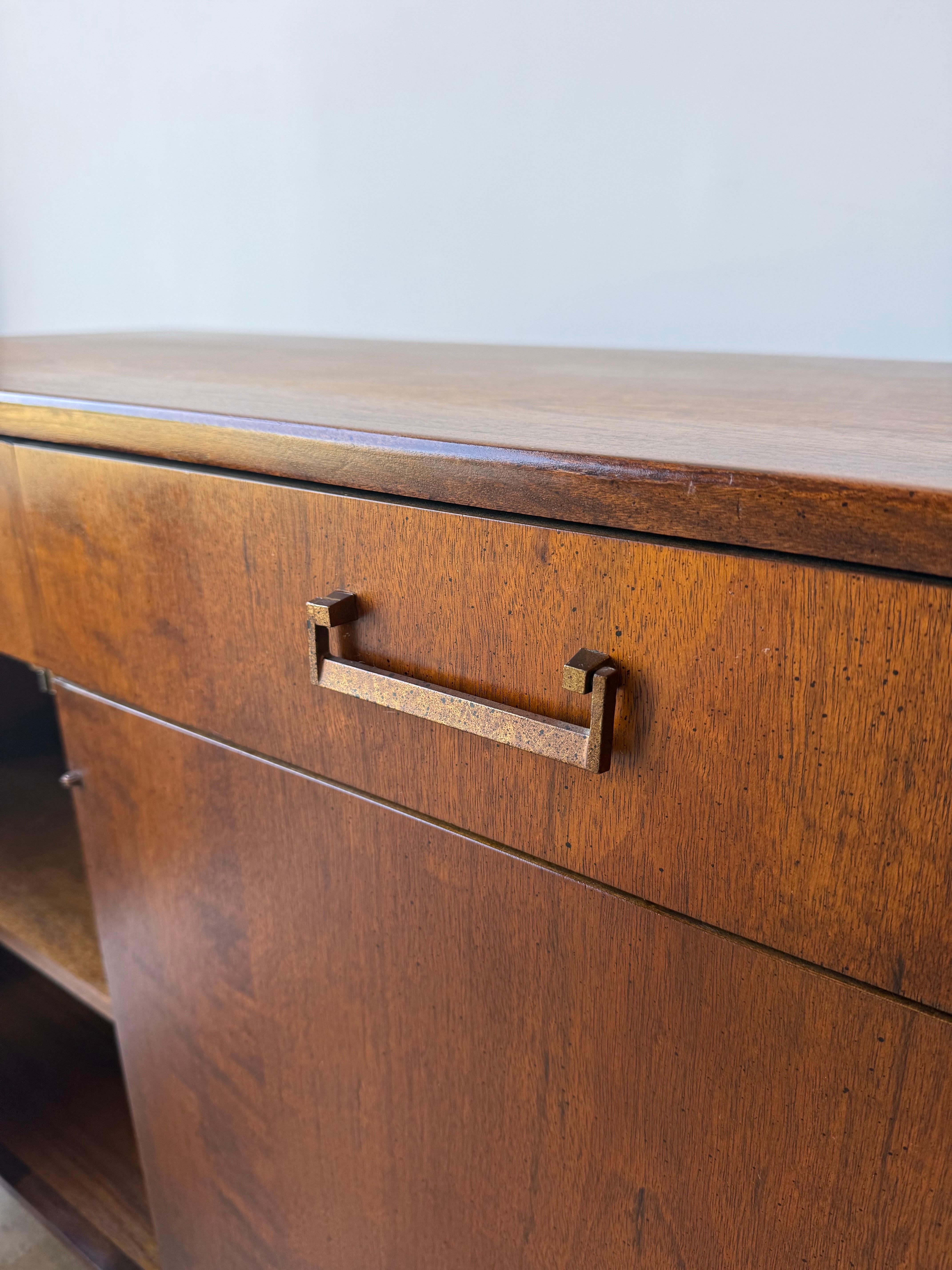 Credenza di metà secolo di Founders in vendita 3