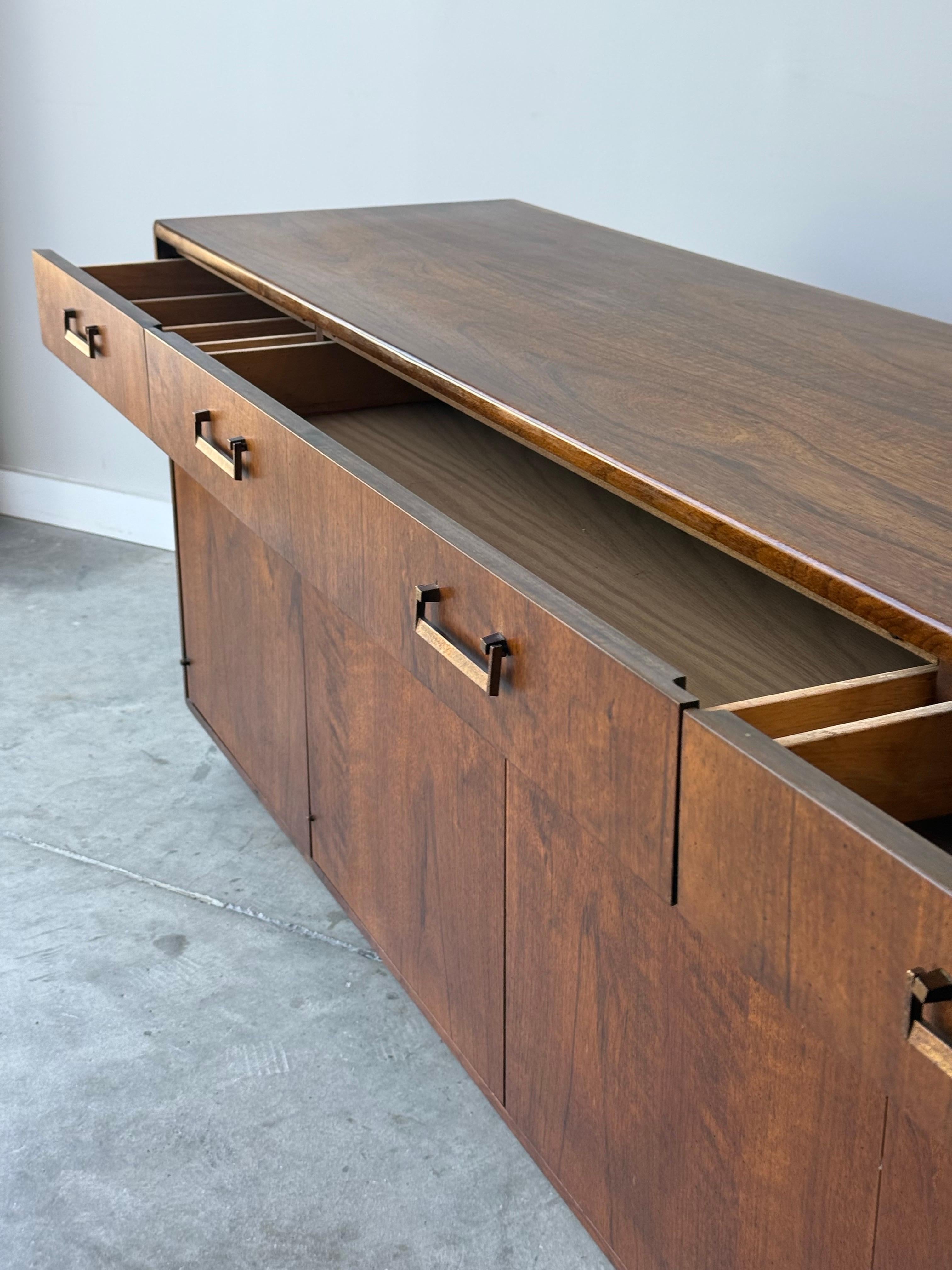 Credenza di metà secolo di Founders in vendita 7