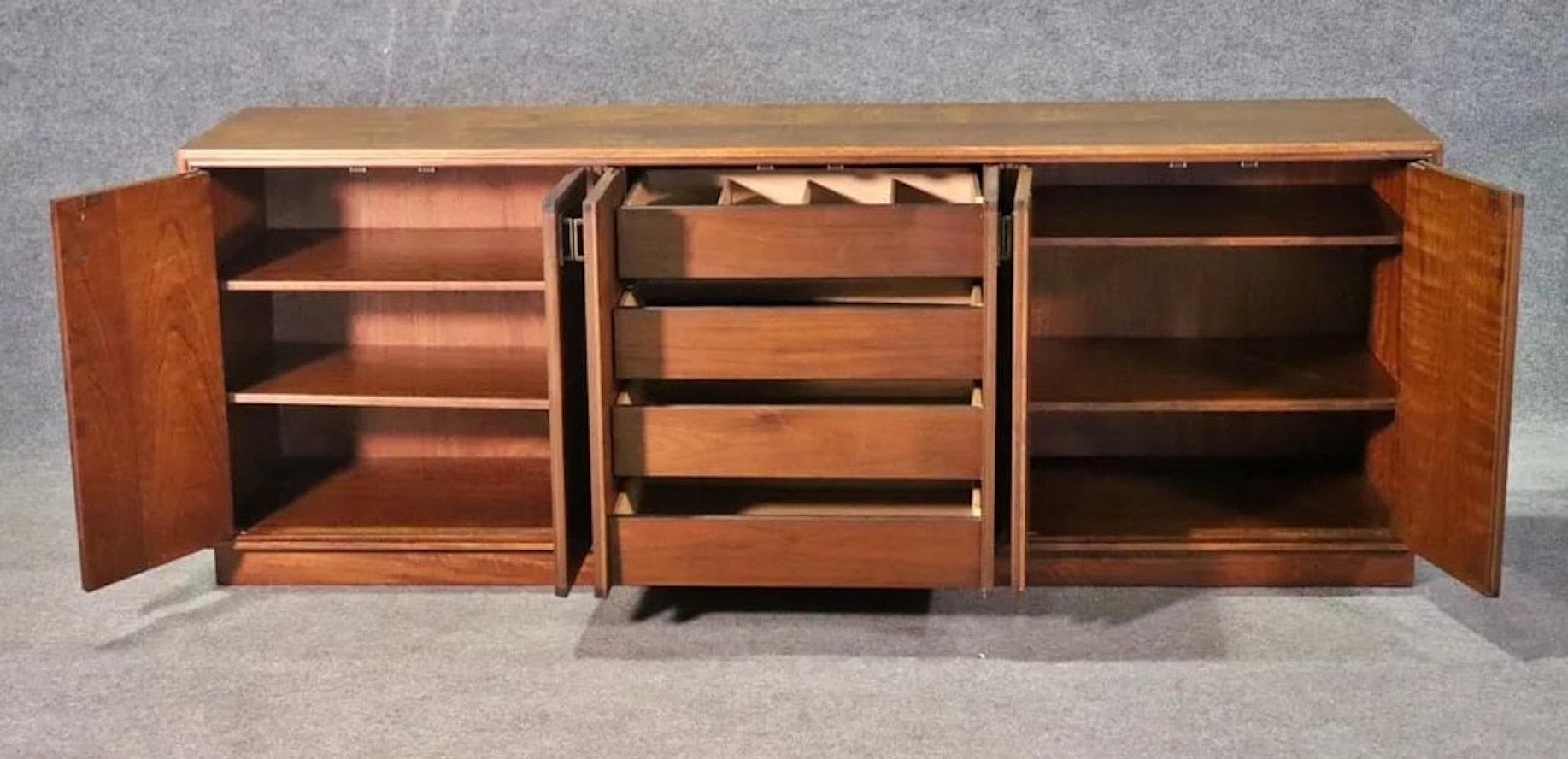 Mid-century modern long cabinet by Founders with parquet diamond style front panels. Two side cabinets with shelves and middle drawers. Great 1960s design and construction.
Please confirm location NY or NJ